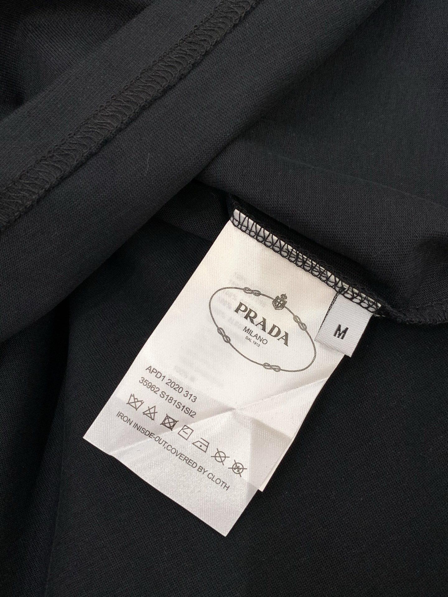 🌾，，PRADA 普拉达，2025夏季最新品，专柜同步有售，时尚休闲圆领短袖T恤，进口原版面料，做工极为