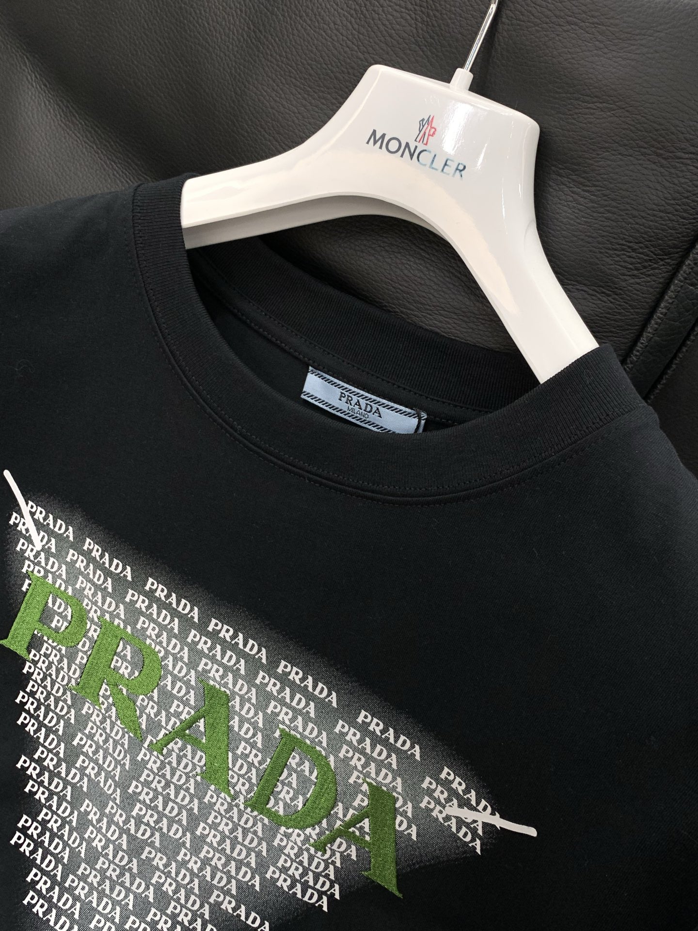 🌾，，PRADA 普拉达，2025夏季最新品，专柜同步有售，时尚休闲圆领短袖T恤，进口原版面料，做工极为