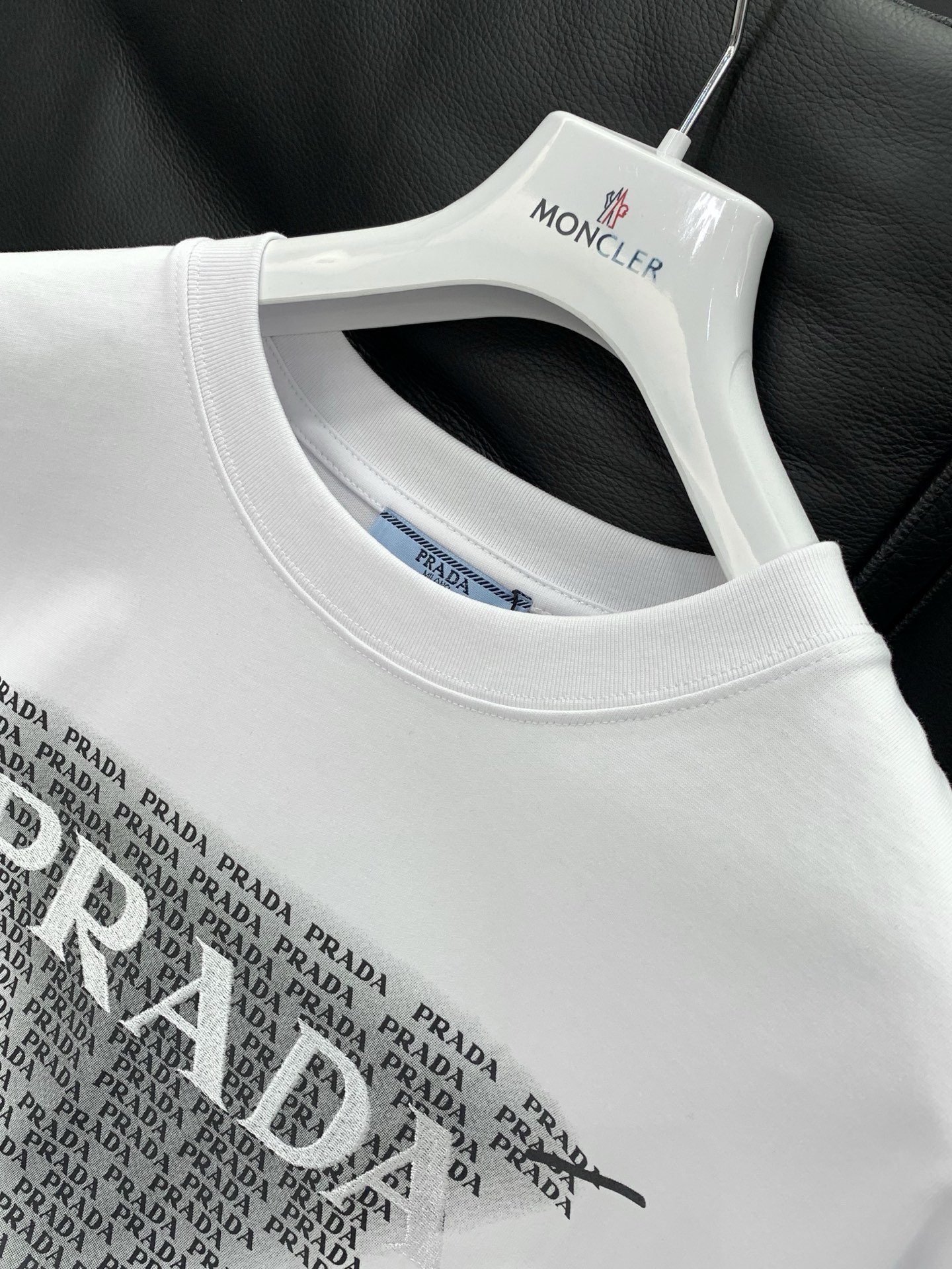 🌾，，PRADA 普拉达，2025夏季最新品，专柜同步有售，时尚休闲圆领短袖T恤，进口原版面料，做工极为