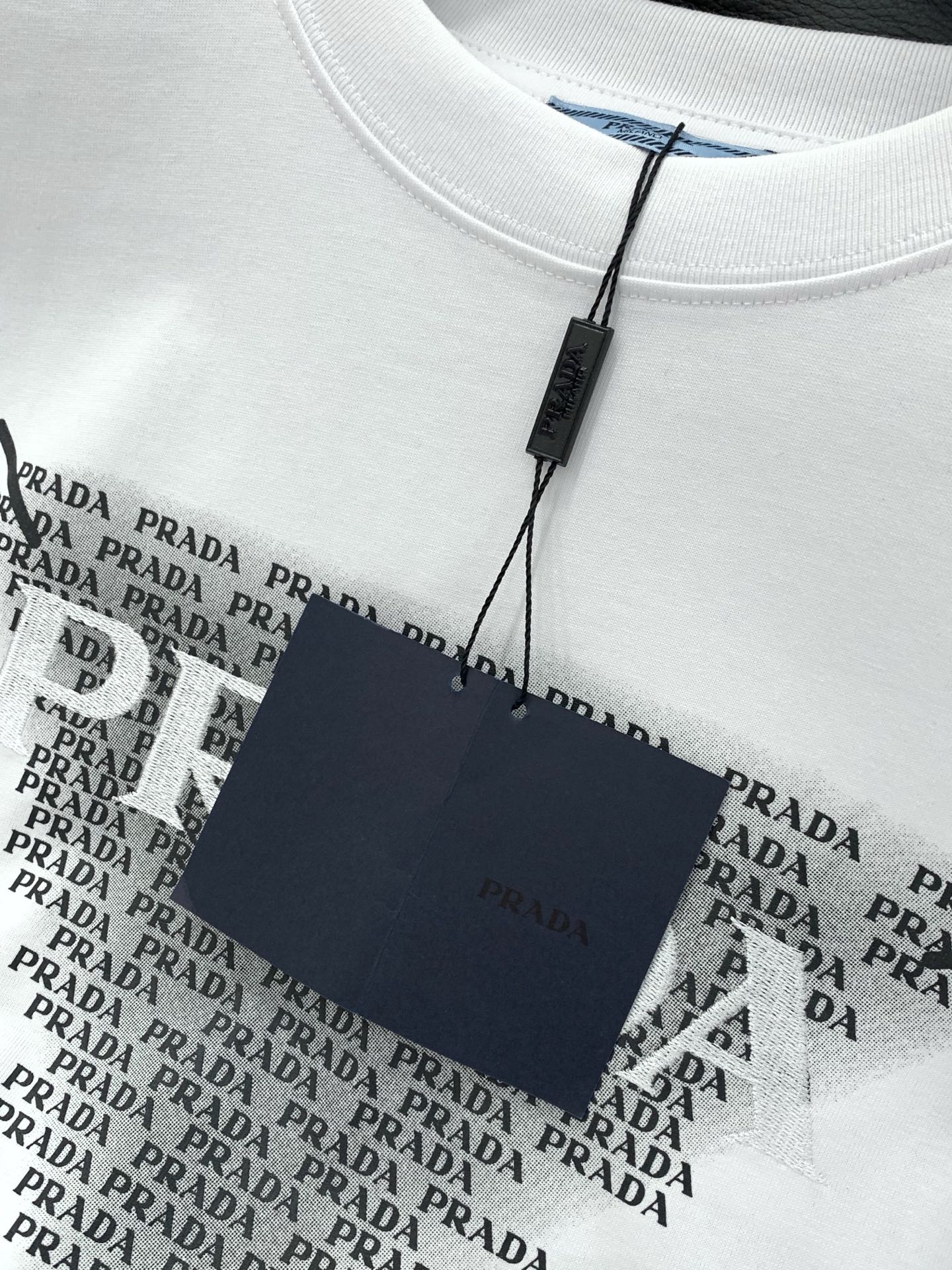 🌾，，PRADA 普拉达，2025夏季最新品，专柜同步有售，时尚休闲圆领短袖T恤，进口原版面料，做工极为