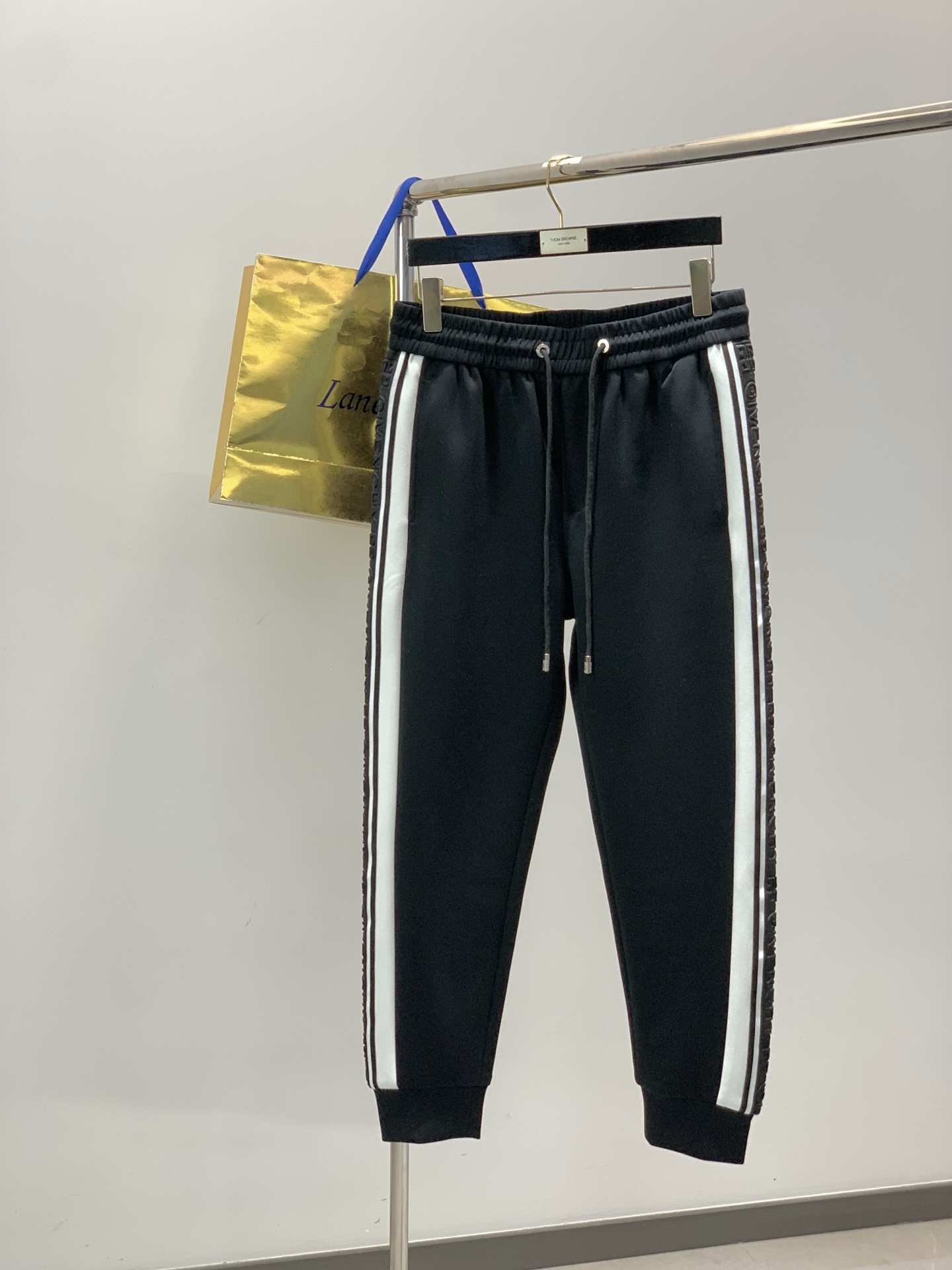 _d-L9s1L7zvx_I1eAa_YMCbJHIbk6ksQ10ZPxLwA