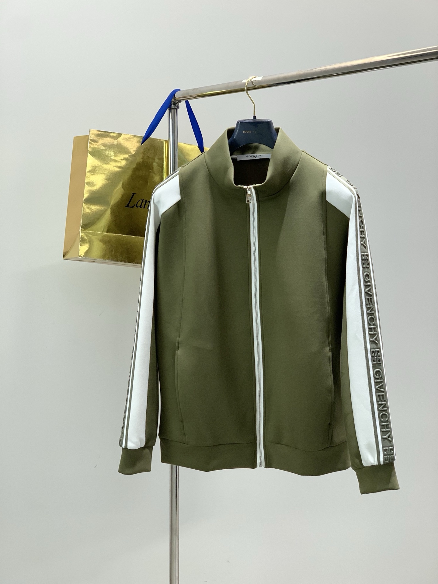 _dYK9svgEbWoZV8dQiWy8FVTyErbwerZY_R4k_RQ