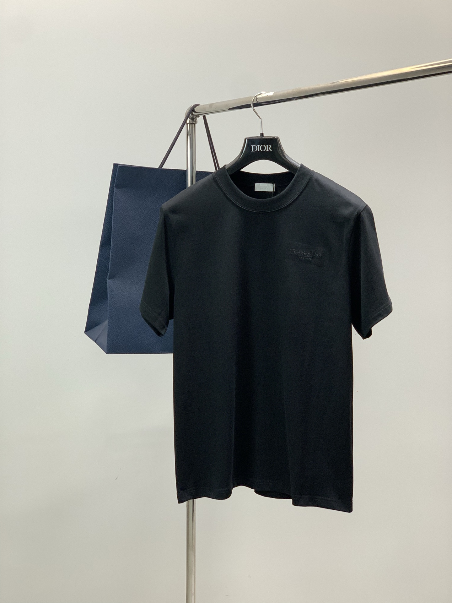 NO:743610,,Dior round neck thorn short sleeves Material Cotton Size S-XL Bust Shoulder Width Sleeves Long Sleeves Length S 10442 2272 M10844 2373 L11246 2474 XL11648 2575,,dior,T-shirt,19860909,迪奥圆领刺短袖 材质 棉 尺码S-XL 胸围肩宽袖长衣长 S 10442 2272 M10844 2373 L11246 2474 XL11648 2575,,dior,T-shirt,,Men's clothing