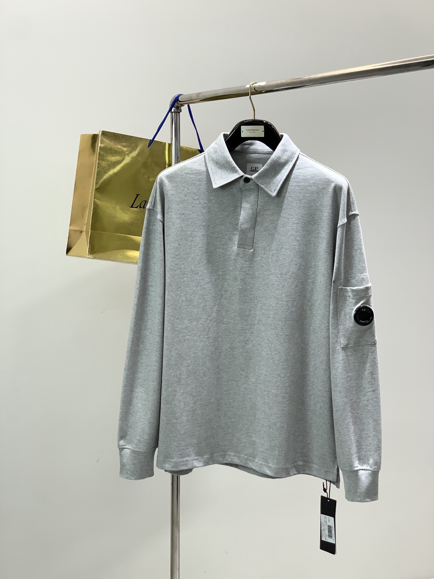 NO:728627,Years later, CP lapel sweatshirt material cotton Size S-2XL SML19860909年后,,CP翻领卫衣 材质 棉 尺码S-2XL SML XL2XL 衣长 6870 727476 胸围 5456 586062 下摆 5254 565860 肩宽 5254 565860 袖长 5859 606162,,hoodie,sweatshirts,,Men's clothing