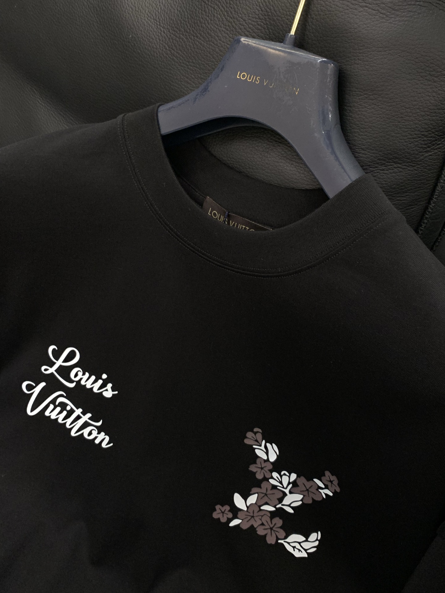 ，LouisVuitton 路易威登，夏季最新款，专柜同步有售，原单狠货，时尚休闲圆领短袖T恤，上身很有