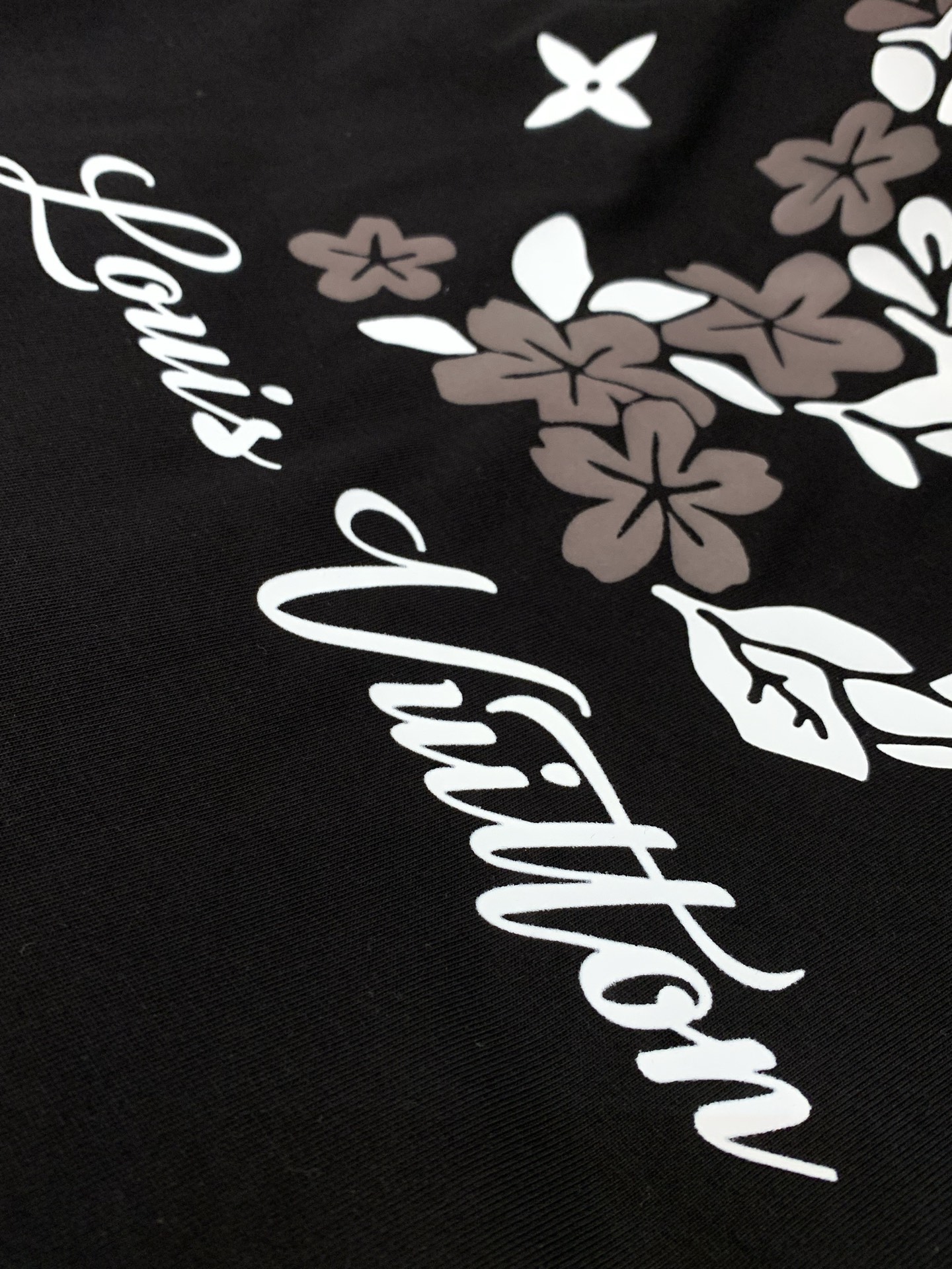 ，LouisVuitton 路易威登，夏季最新款，专柜同步有售，原单狠货，时尚休闲圆领短袖T恤，上身很有