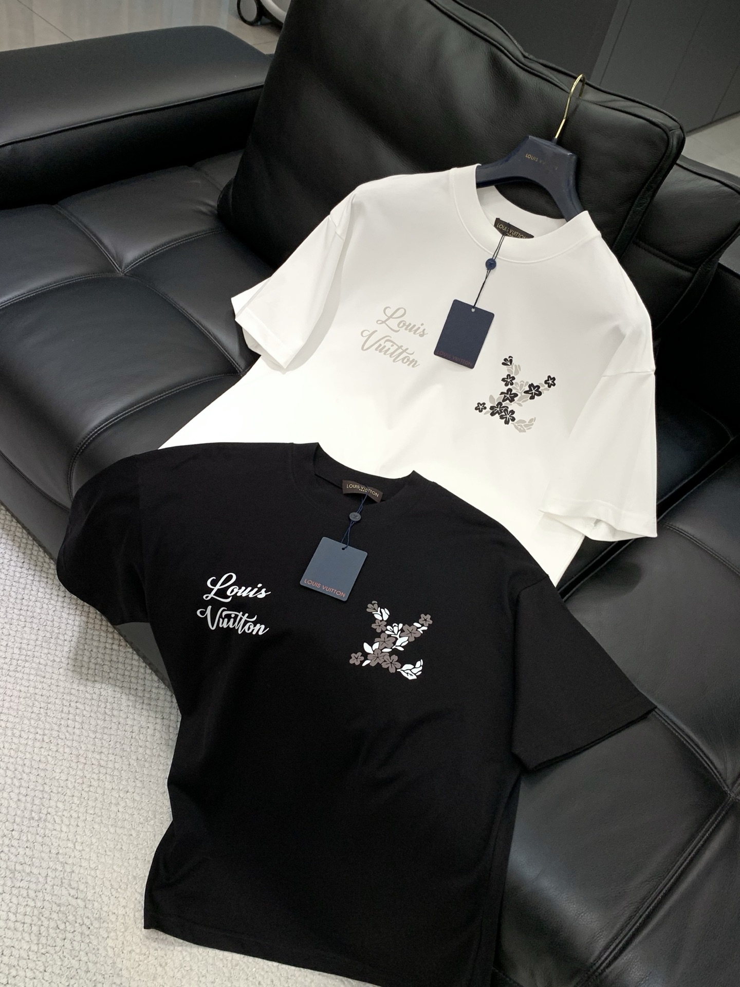 ，LouisVuitton 路易威登，夏季最新款，专柜同步有售，原单狠货，时尚休闲圆领短袖T恤，上身很有