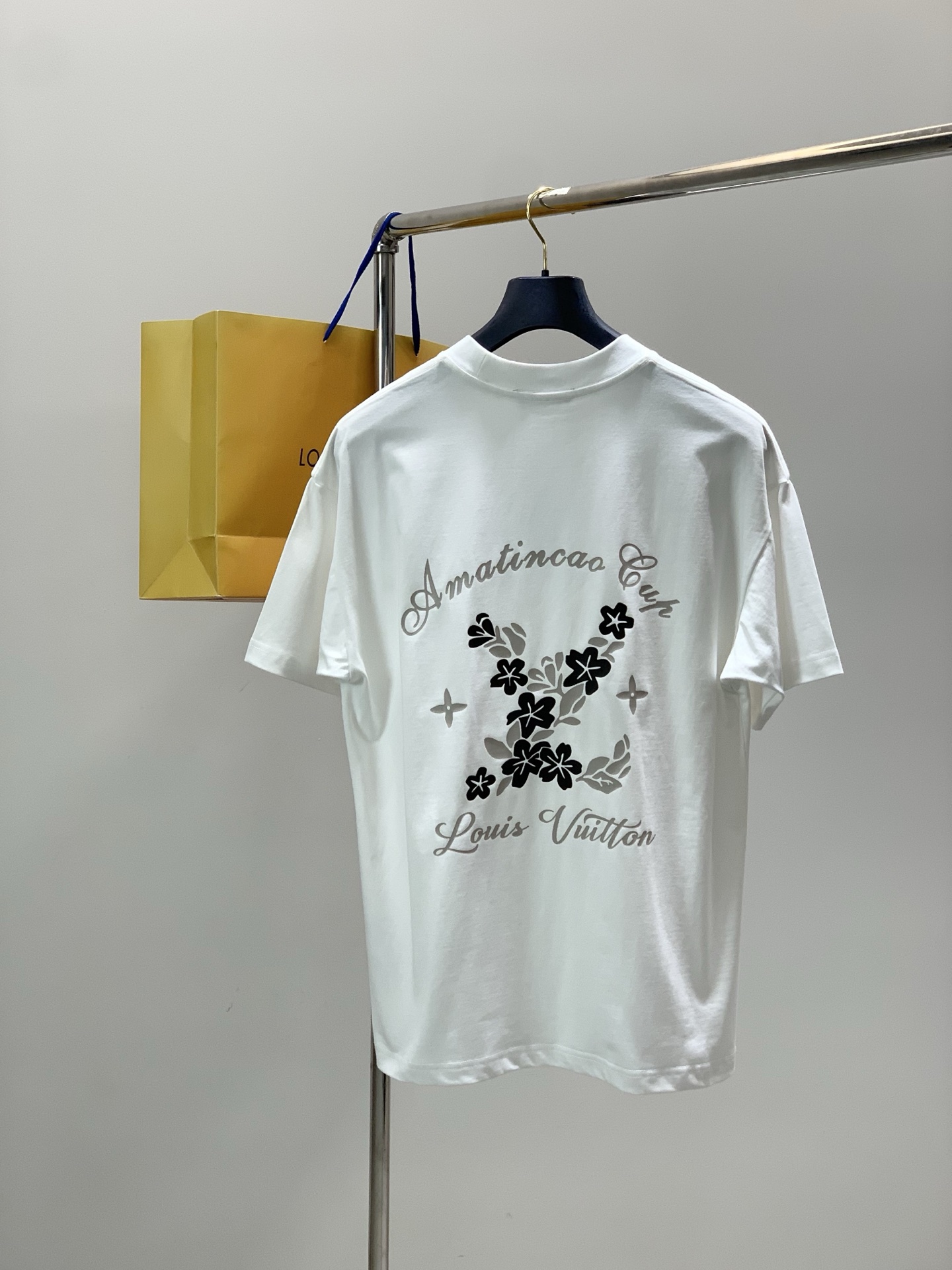 ，LouisVuitton 路易威登，夏季最新款，专柜同步有售，原单狠货，时尚休闲圆领短袖T恤，上身很有