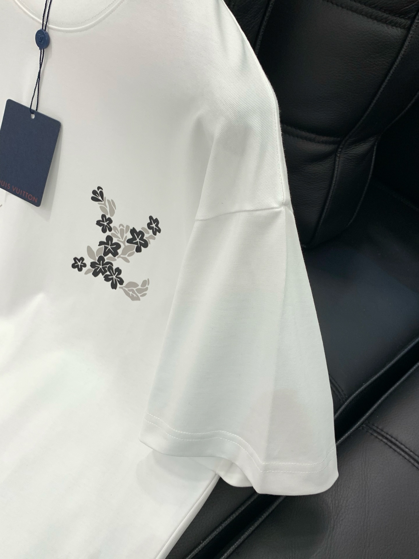 ，LouisVuitton 路易威登，夏季最新款，专柜同步有售，原单狠货，时尚休闲圆领短袖T恤，上身很有