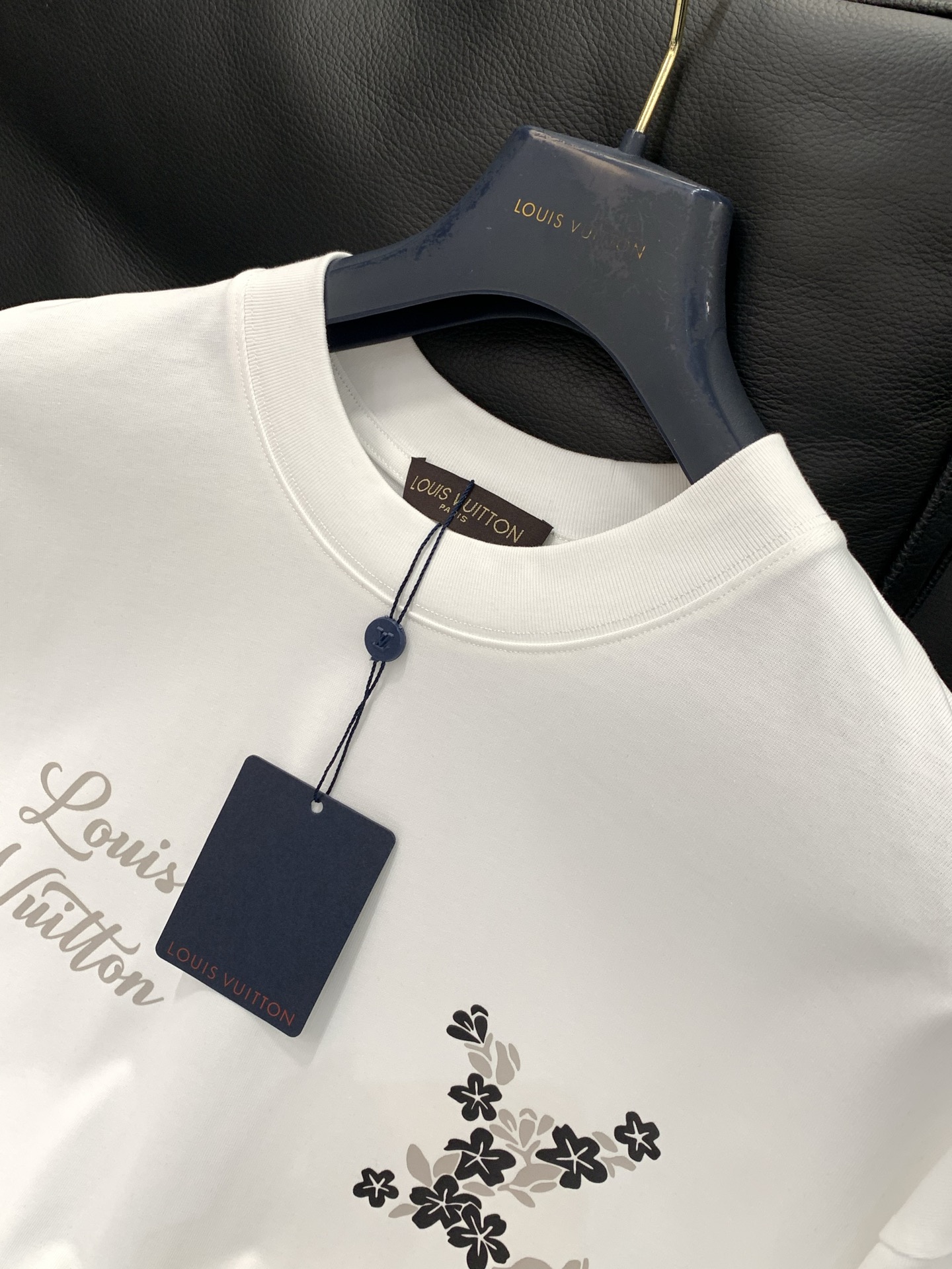 ，LouisVuitton 路易威登，夏季最新款，专柜同步有售，原单狠货，时尚休闲圆领短袖T恤，上身很有