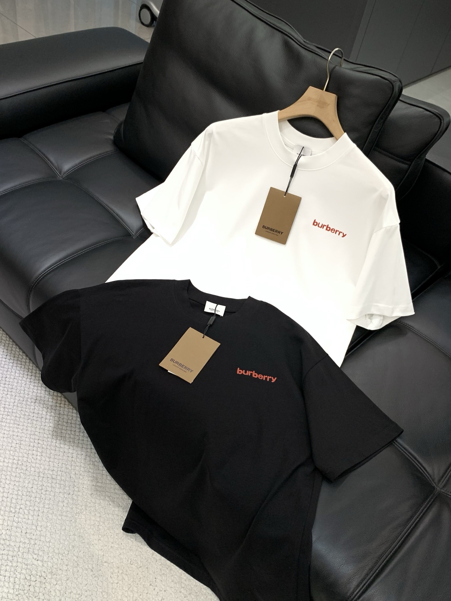 ，Burberry 巴宝莉，春夏最新品，专柜同步有售，原单狠货，时尚休闲圆领短袖T恤，进口原版面料，上身