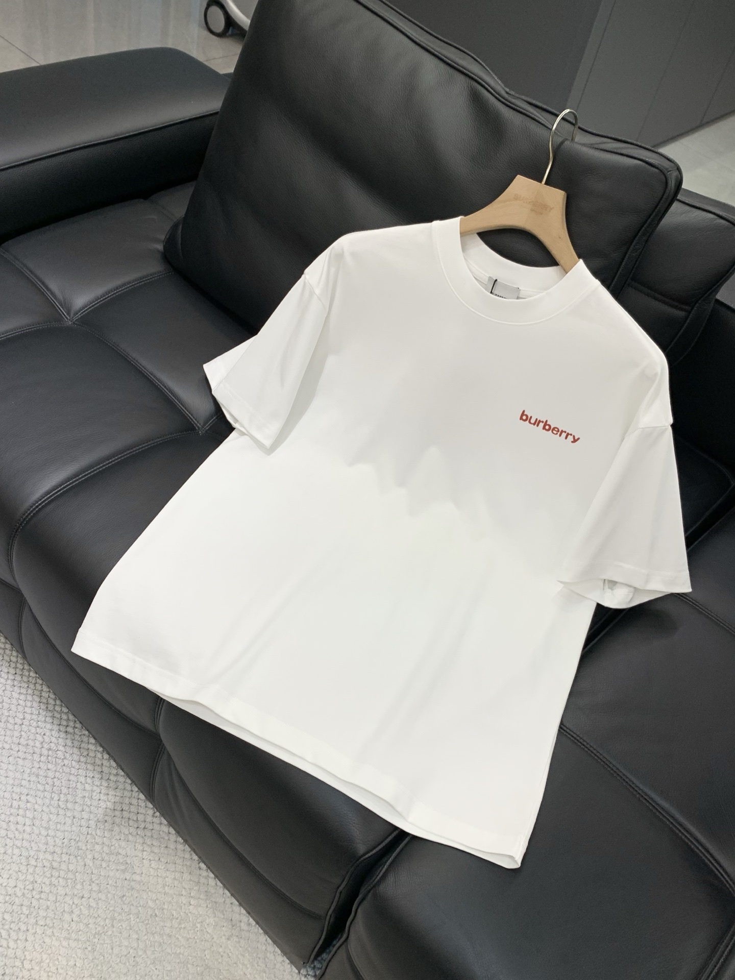 ，Burberry 巴宝莉，春夏最新品，专柜同步有售，原单狠货，时尚休闲圆领短袖T恤，进口原版面料，上身