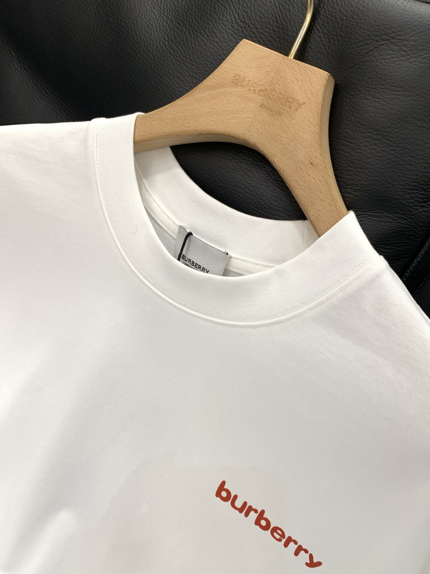 ，Burberry 巴宝莉，春夏最新品，专柜同步有售，原单狠货，时尚休闲圆领短袖T恤，进口原版面料，上身