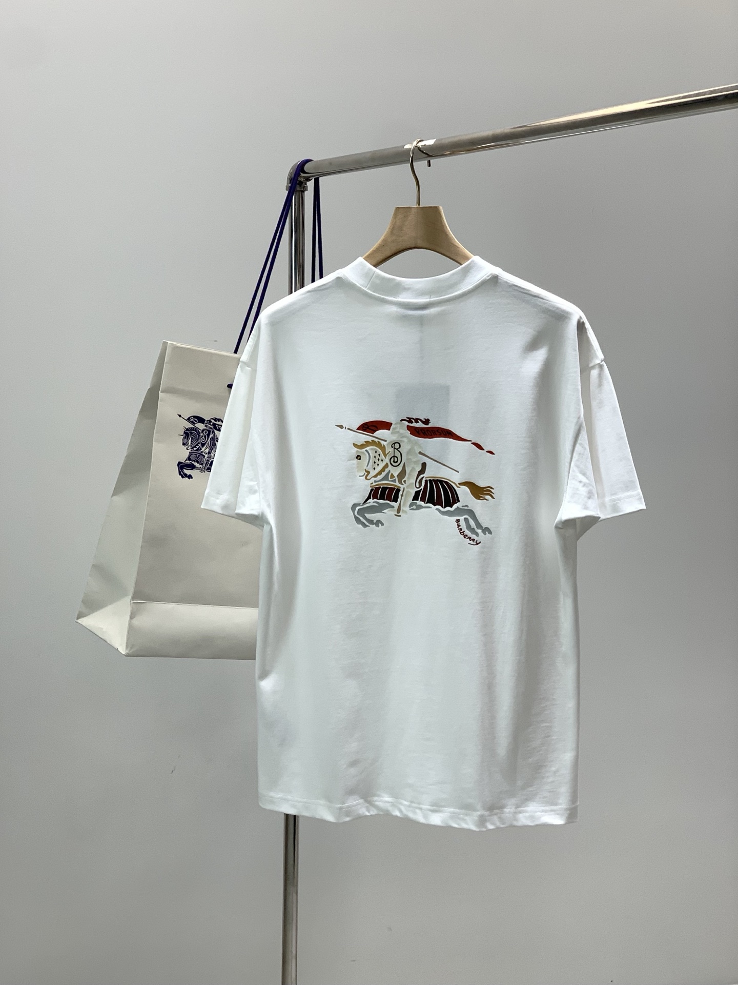 ，Burberry 巴宝莉，春夏最新品，专柜同步有售，原单狠货，时尚休闲圆领短袖T恤，进口原版面料，上身