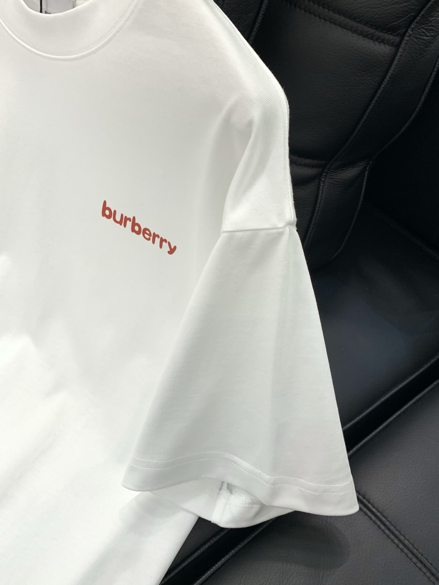 ，Burberry 巴宝莉，春夏最新品，专柜同步有售，原单狠货，时尚休闲圆领短袖T恤，进口原版面料，上身