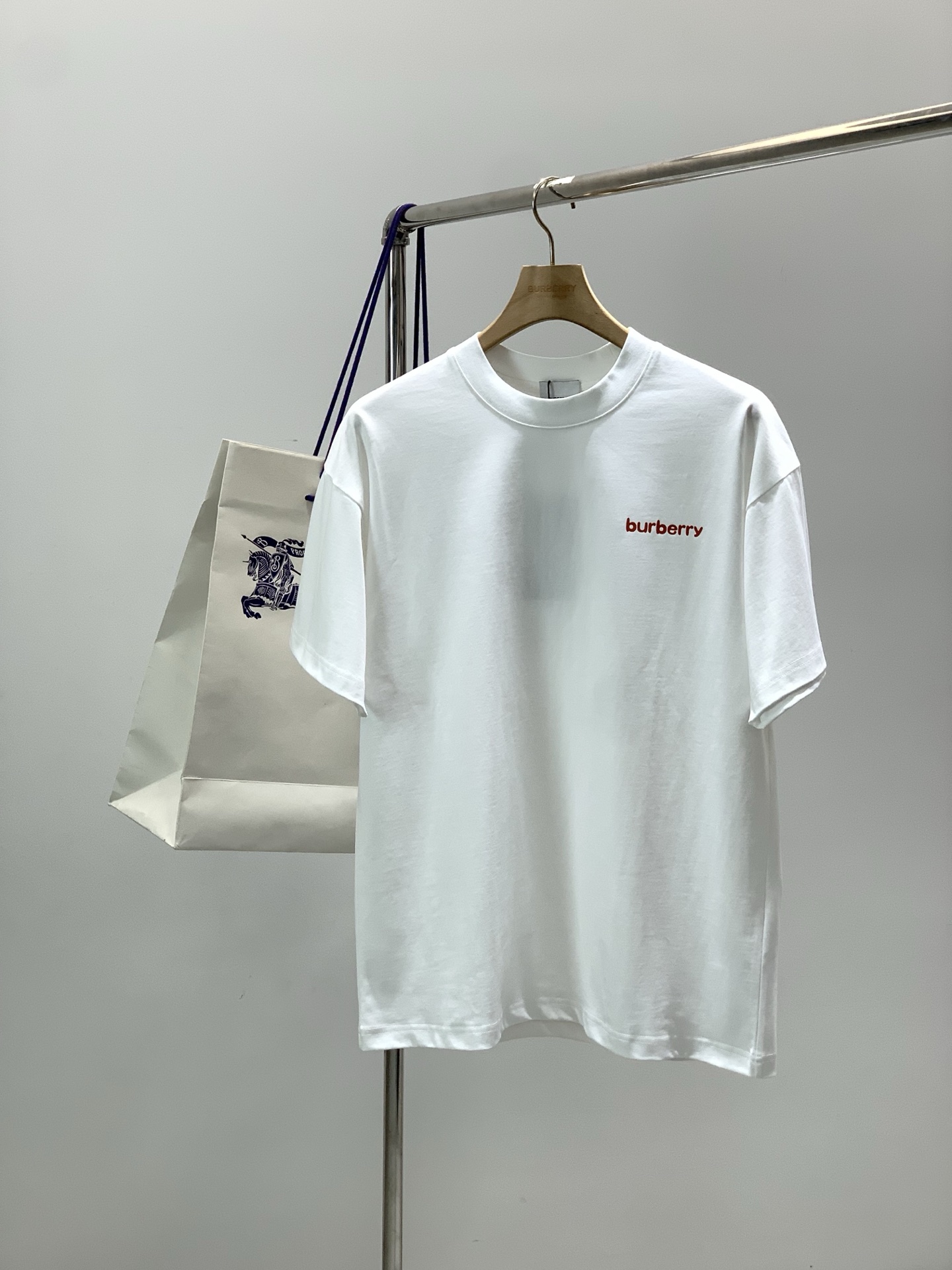 ，Burberry 巴宝莉，春夏最新品，专柜同步有售，原单狠货，时尚休闲圆领短袖T恤，进口原版面料，上身