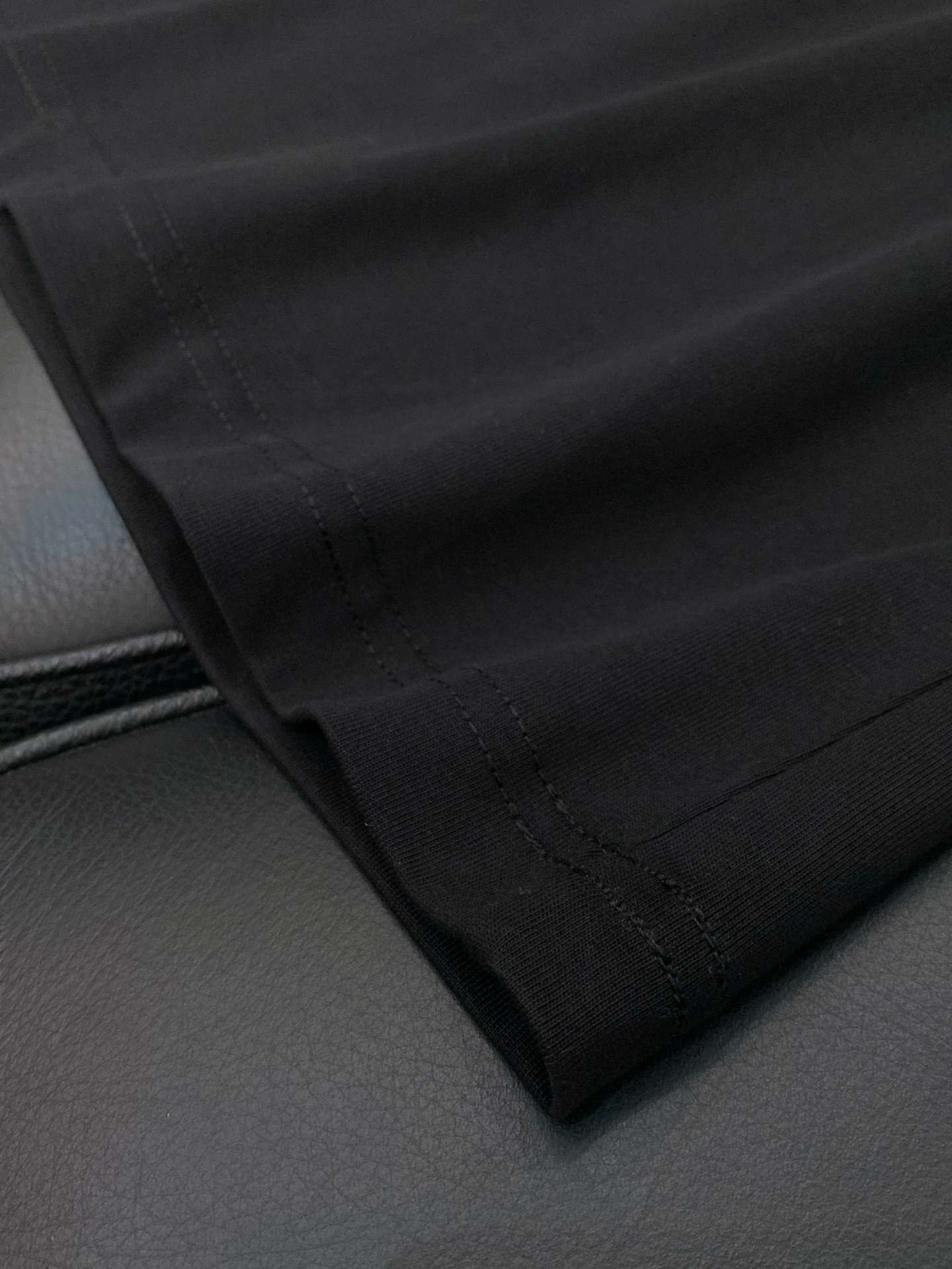 ，Acne Studios 瑞典时尚品牌，2026春夏最新款，时尚休闲圆领短袖T恤，官网专柜同步有售，原