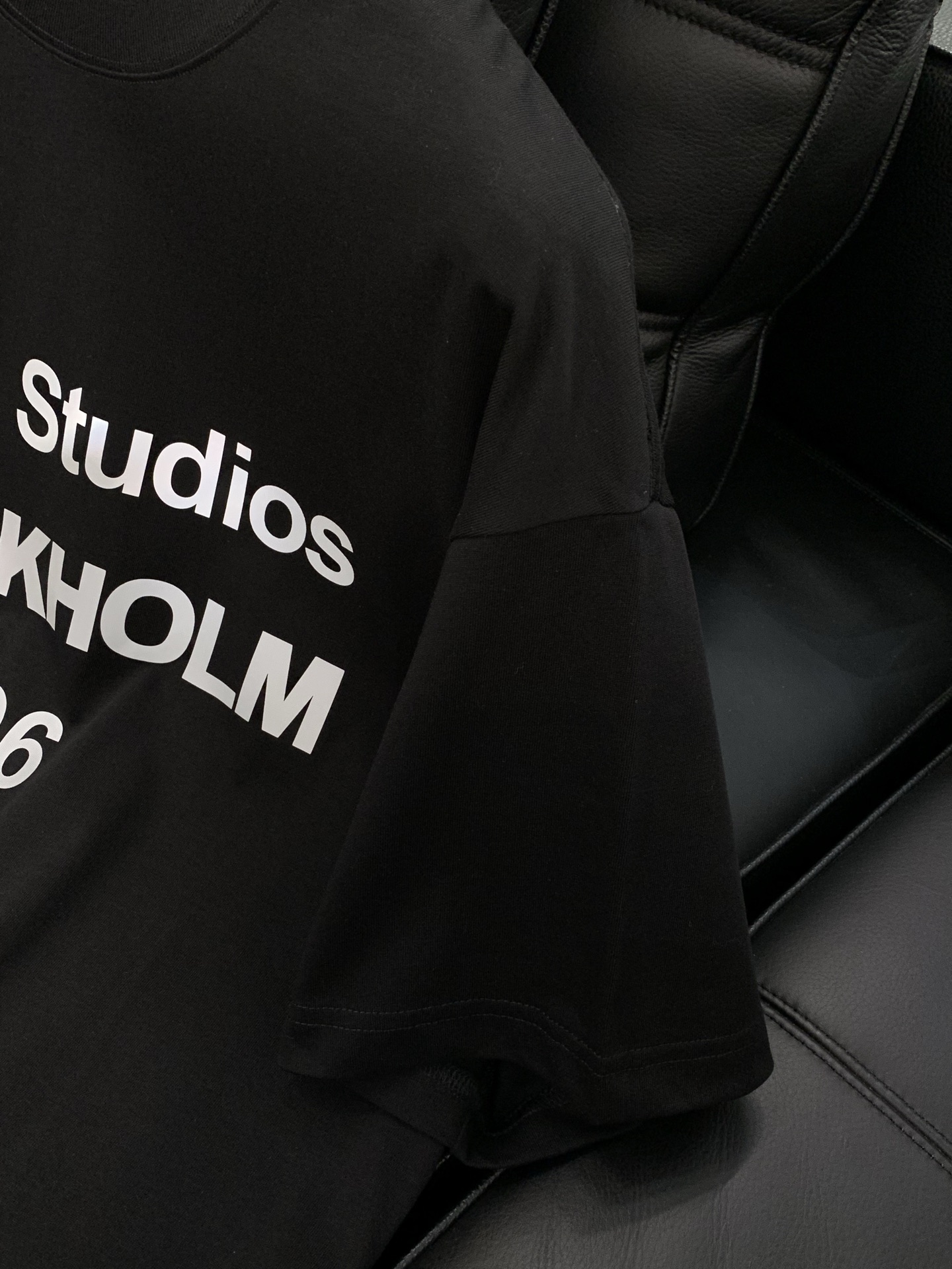 ，Acne Studios 瑞典时尚品牌，2026春夏最新款，时尚休闲圆领短袖T恤，官网专柜同步有售，原