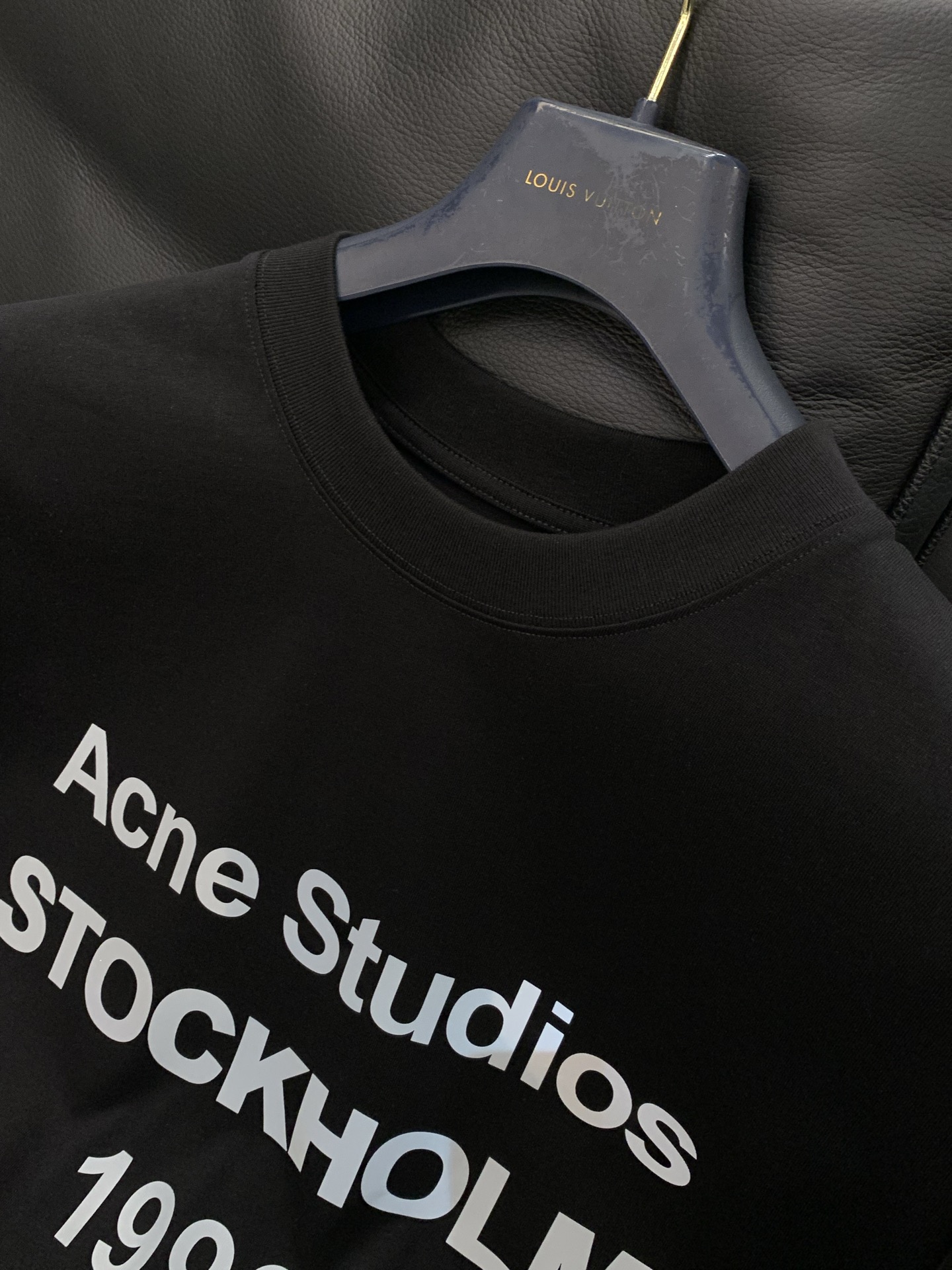 ，Acne Studios 瑞典时尚品牌，2026春夏最新款，时尚休闲圆领短袖T恤，官网专柜同步有售，原