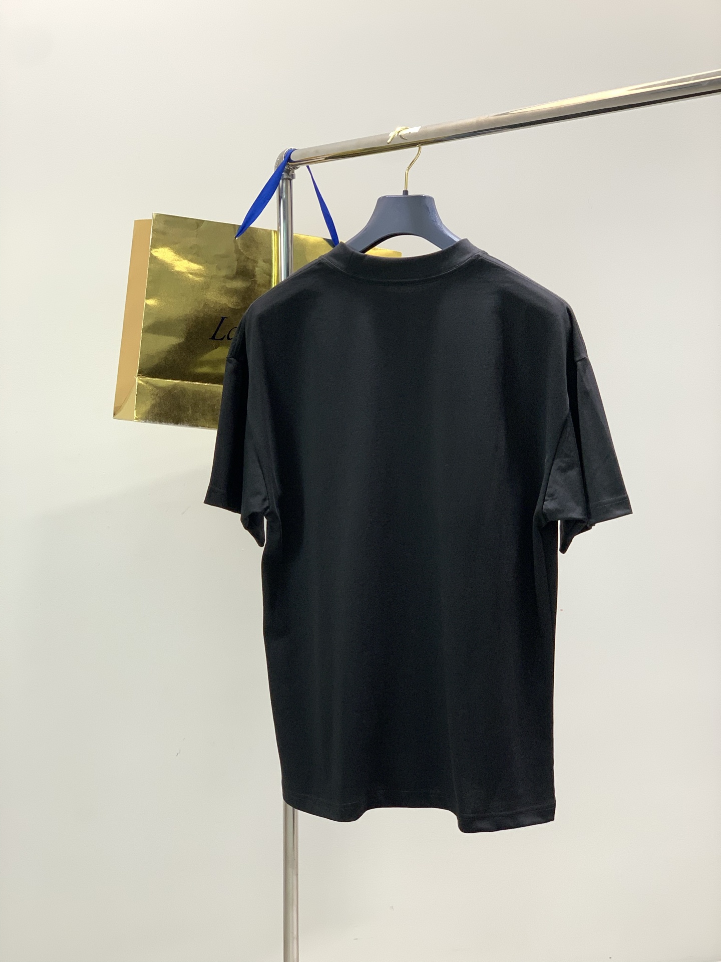 ，Acne Studios 瑞典时尚品牌，2026春夏最新款，时尚休闲圆领短袖T恤，官网专柜同步有售，原