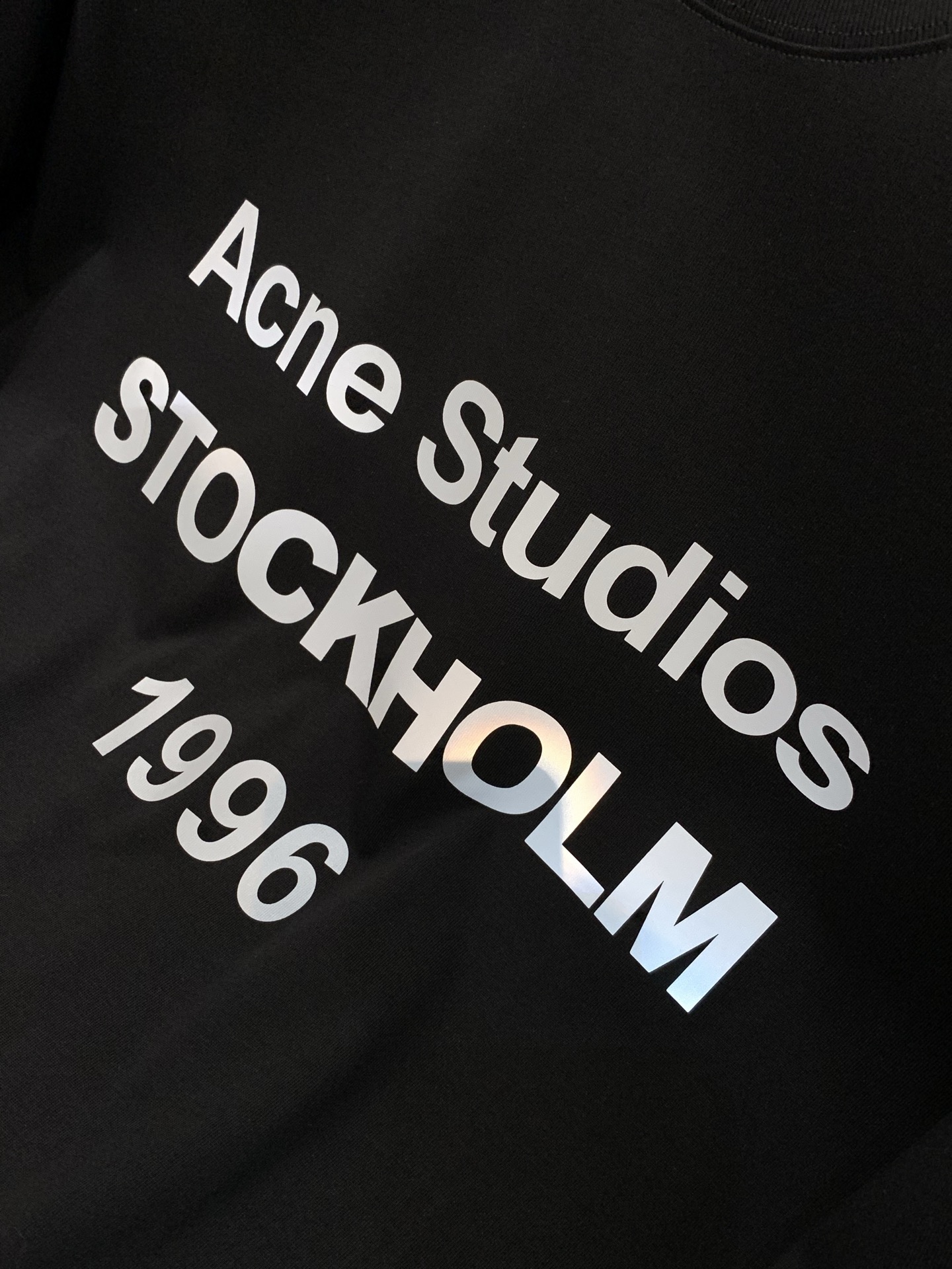 ，Acne Studios 瑞典时尚品牌，2026春夏最新款，时尚休闲圆领短袖T恤，官网专柜同步有售，原