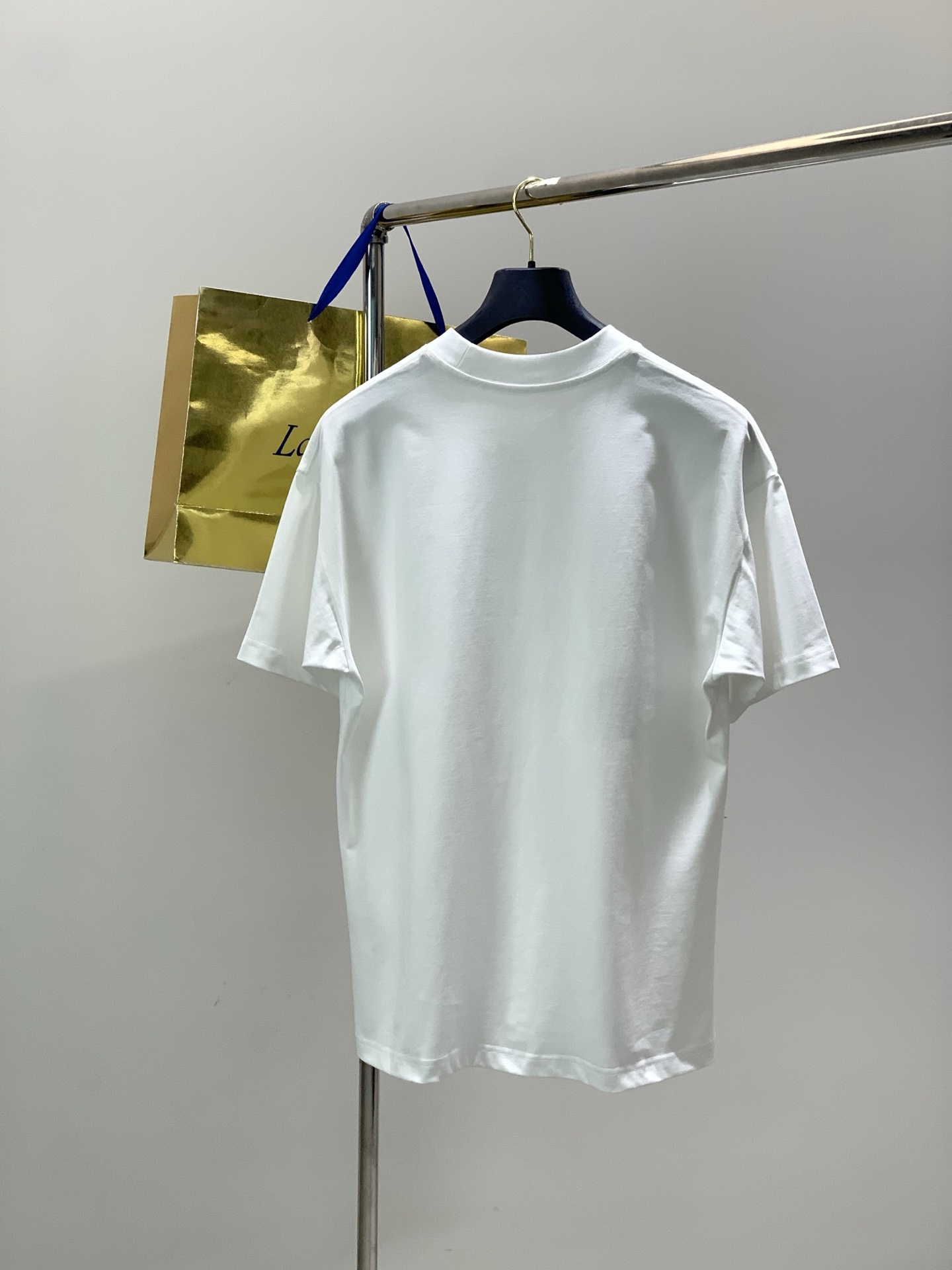 ，Acne Studios 瑞典时尚品牌，2026春夏最新款，时尚休闲圆领短袖T恤，官网专柜同步有售，原