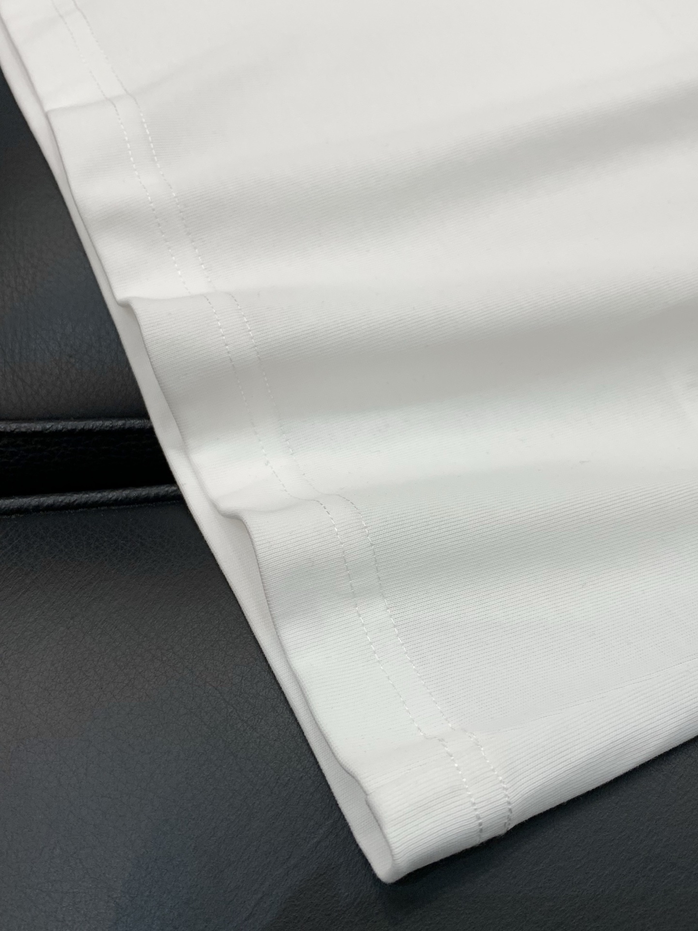 ，Acne Studios 瑞典时尚品牌，2026春夏最新款，时尚休闲圆领短袖T恤，官网专柜同步有售，原