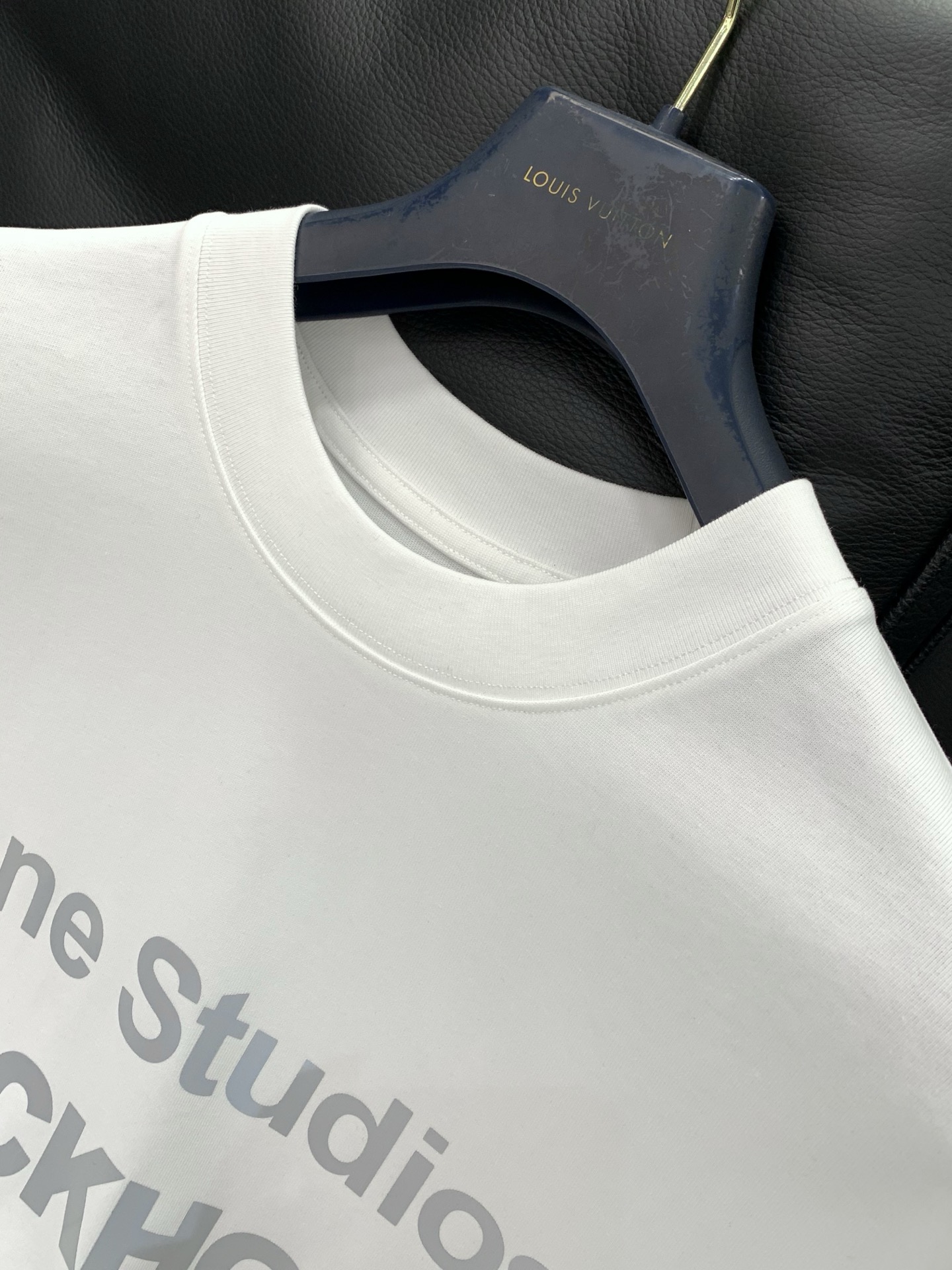 ，Acne Studios 瑞典时尚品牌，2026春夏最新款，时尚休闲圆领短袖T恤，官网专柜同步有售，原