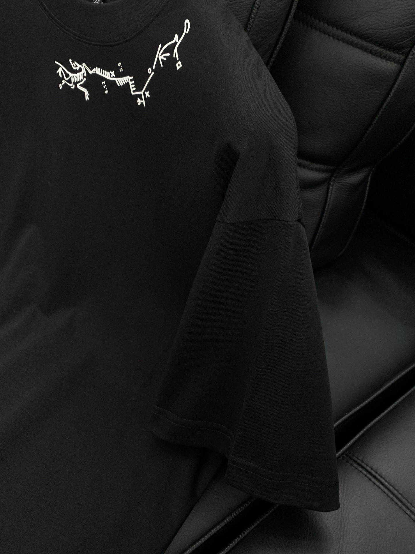 ，ARCTERYX 始祖鸟，2026春夏AW新品，时尚休闲圆领短袖T恤，专柜同步有售，原单狠货，进口原版