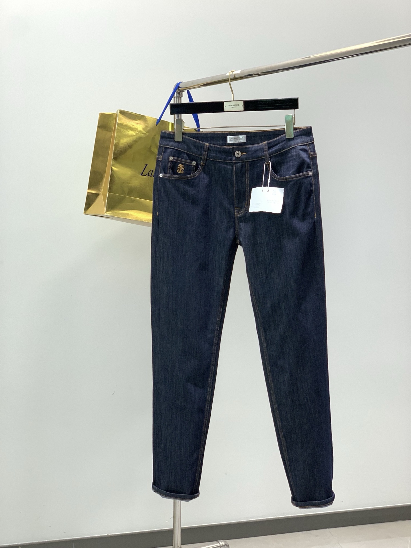 ，意大利神狮，时尚品牌，2026春季新品，时尚休闲水洗牛仔裤，专柜同步有售，原单狠货，采用进口原版面料，