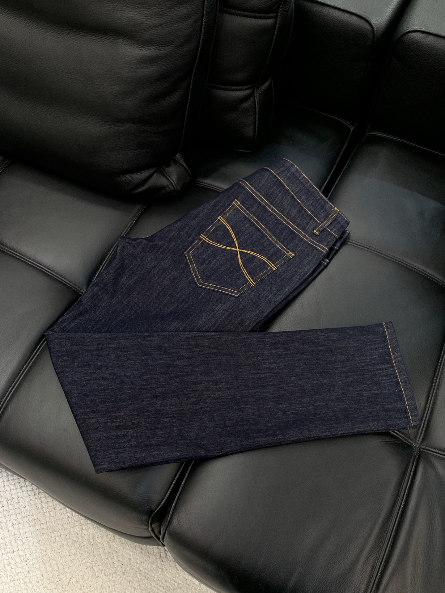 ，意大利神狮，时尚品牌，2026春季新品，时尚休闲水洗牛仔裤，专柜同步有售，原单狠货，采用进口原版面料，