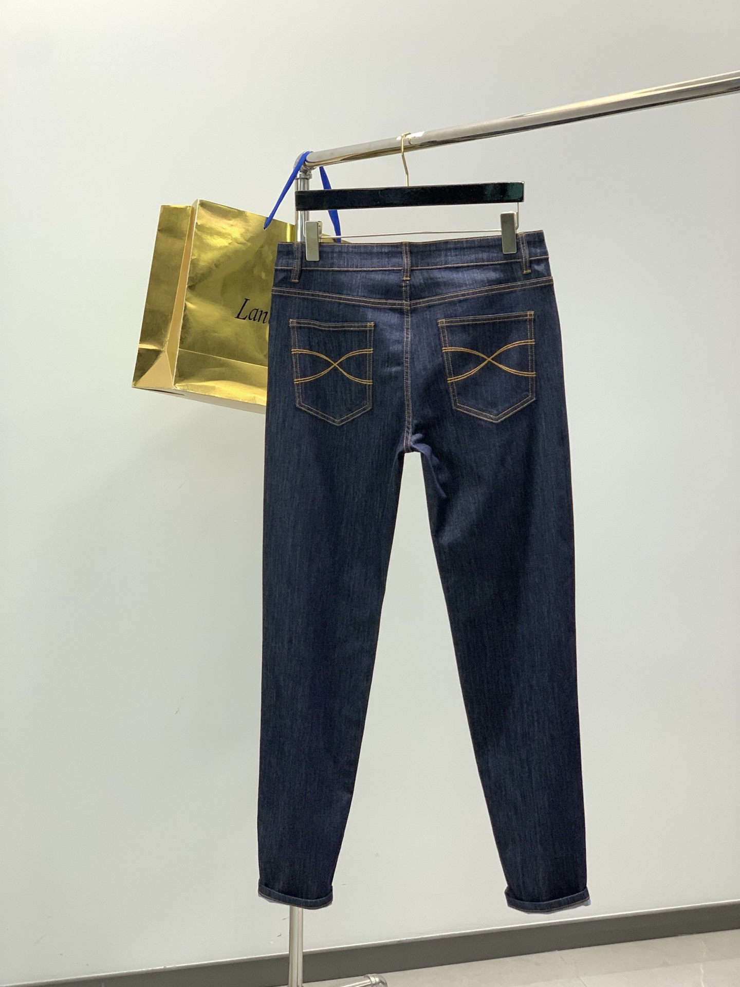 ，意大利神狮，时尚品牌，2026春季新品，时尚休闲水洗牛仔裤，专柜同步有售，原单狠货，采用进口原版面料，