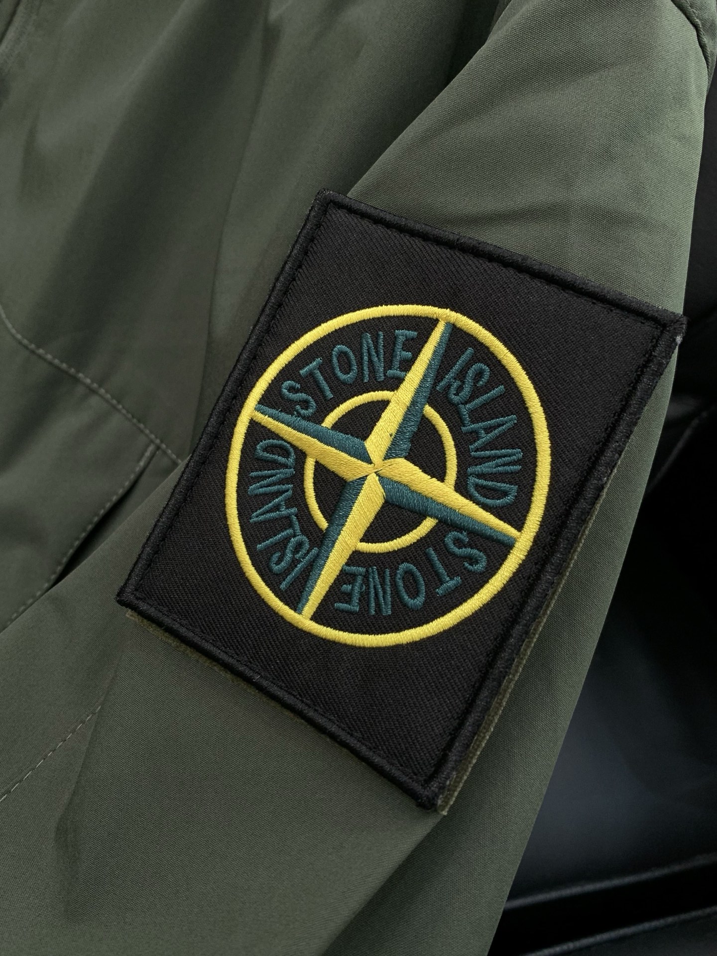 ，Stone Island 石头岛，2026春季最新款，专柜同步有售，原单狠货，爆款时尚休闲连帽外套，进