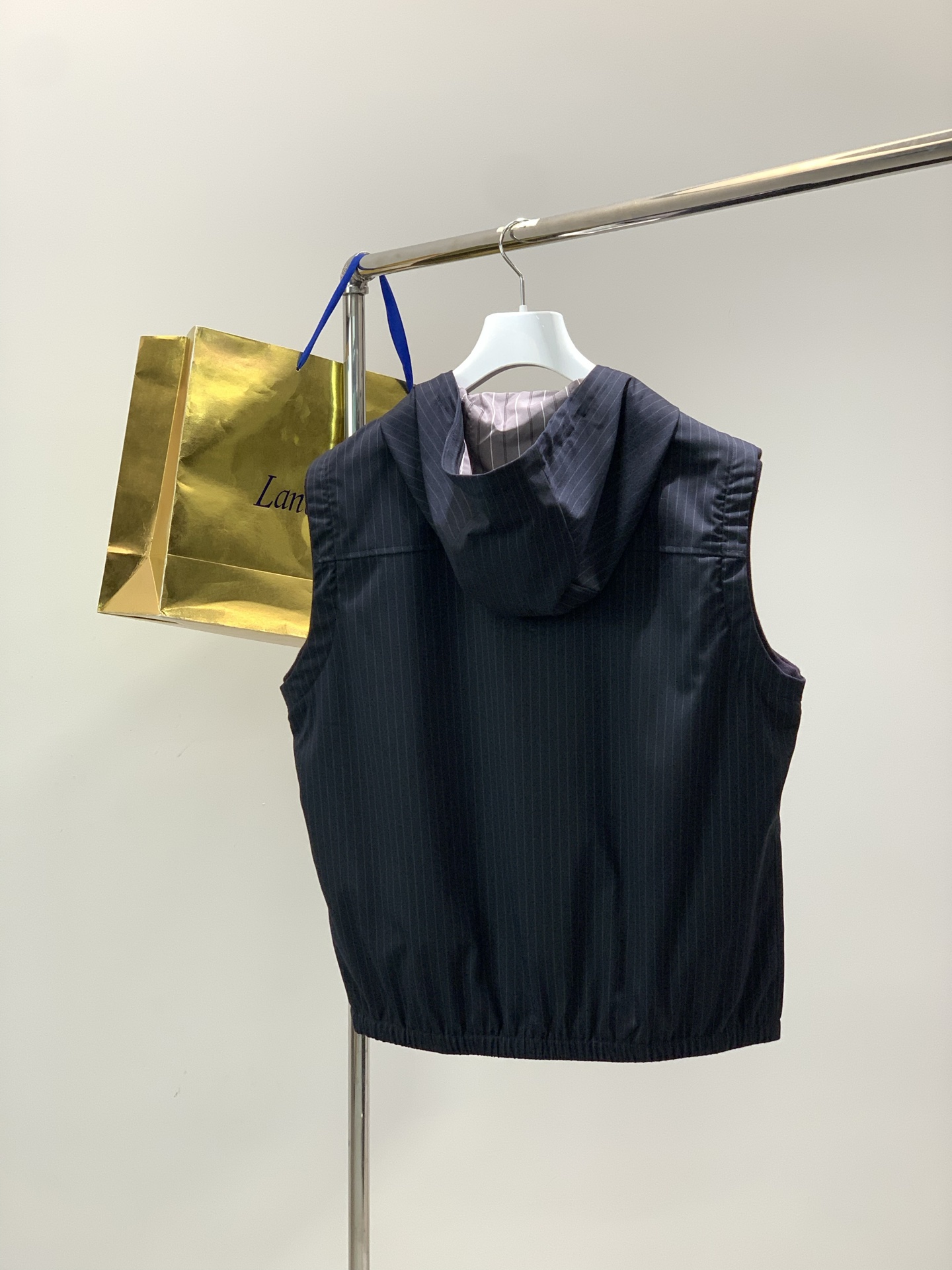 ，意大利神狮，2026春季最新品，专柜同步有售，原单狠货，时尚休闲连帽马甲，采用进口原版面料，顶级刺绣🪡