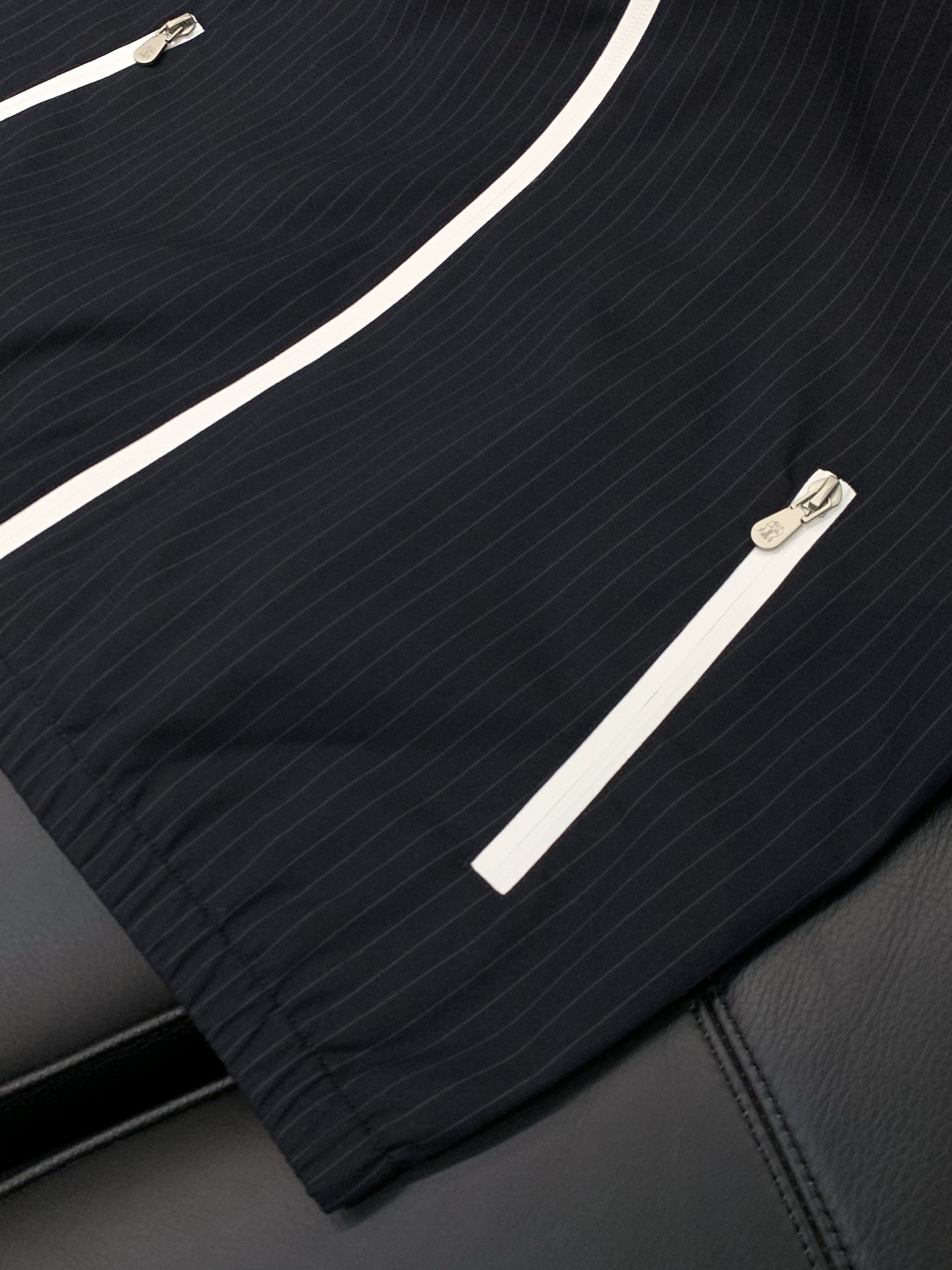 ，意大利神狮，2026春季最新品，专柜同步有售，原单狠货，时尚休闲连帽马甲，采用进口原版面料，顶级刺绣🪡