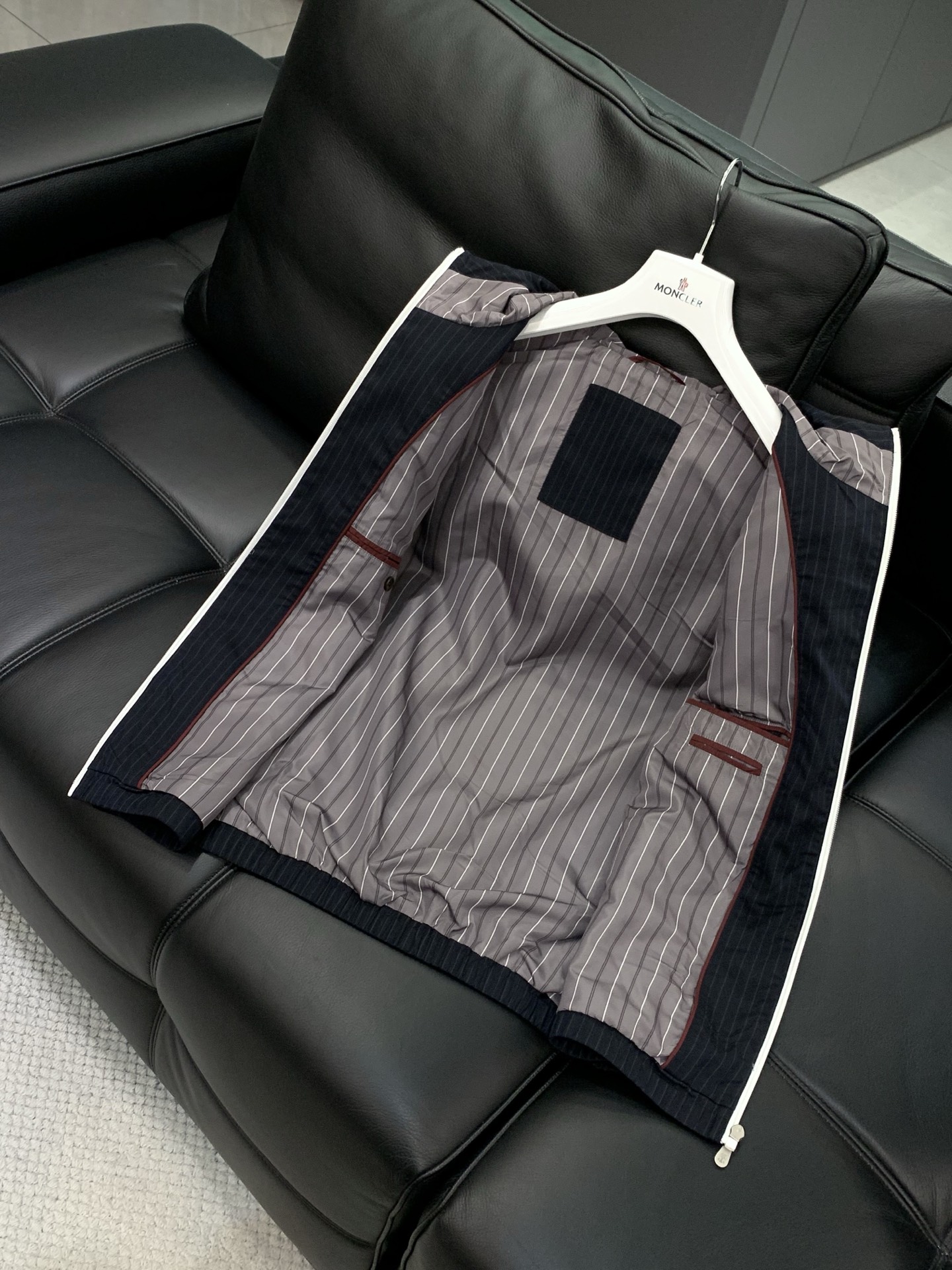 ，意大利神狮，2026春季最新品，专柜同步有售，原单狠货，时尚休闲连帽马甲，采用进口原版面料，顶级刺绣🪡