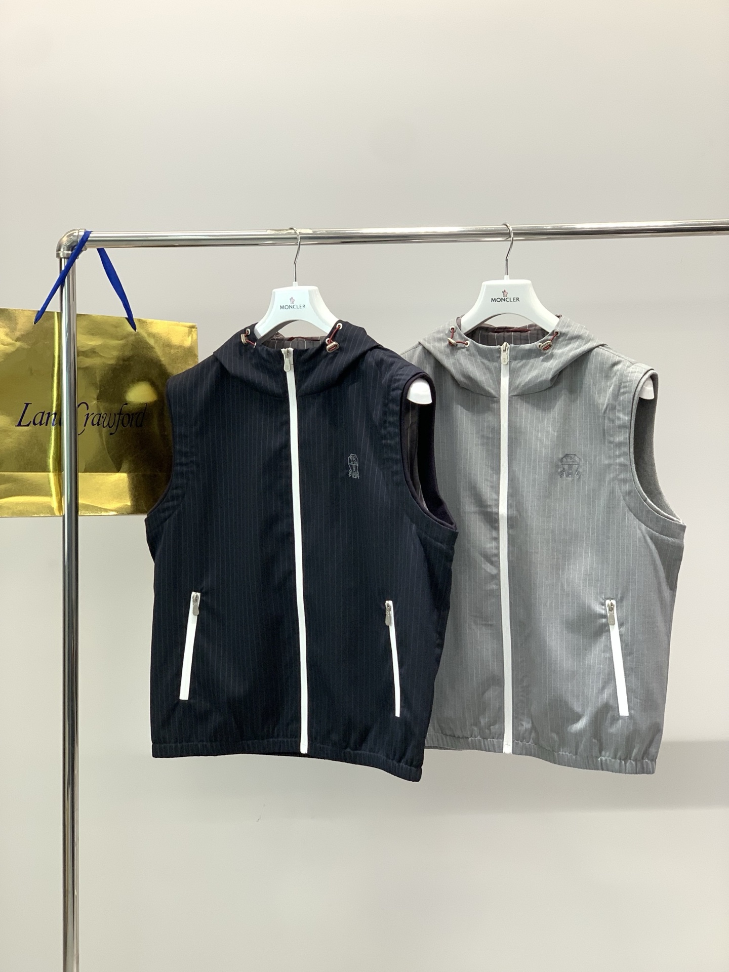 ，意大利神狮，2026春季最新品，专柜同步有售，原单狠货，时尚休闲连帽马甲，采用进口原版面料，顶级刺绣🪡