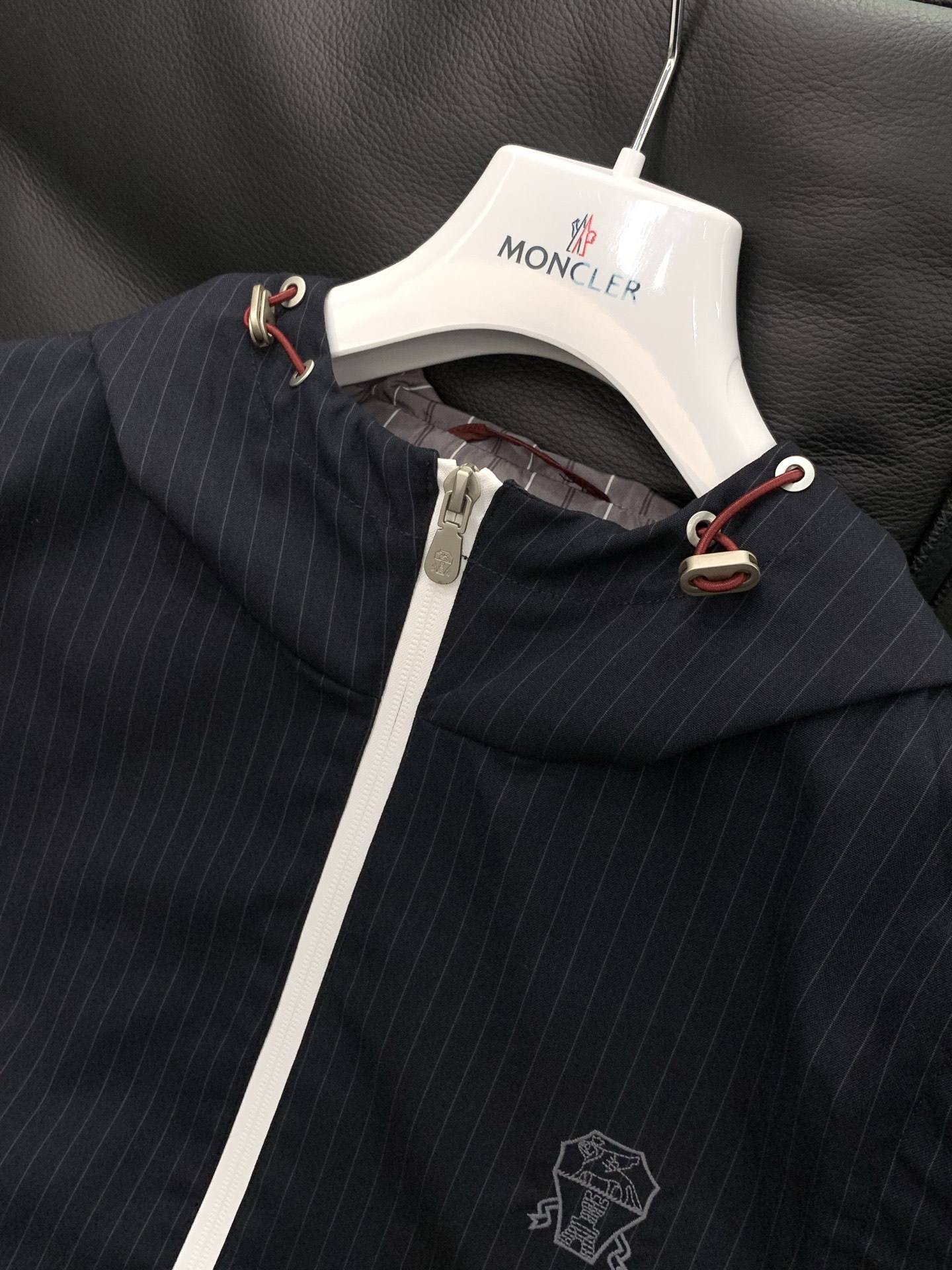 ，意大利神狮，2026春季最新品，专柜同步有售，原单狠货，时尚休闲连帽马甲，采用进口原版面料，顶级刺绣🪡