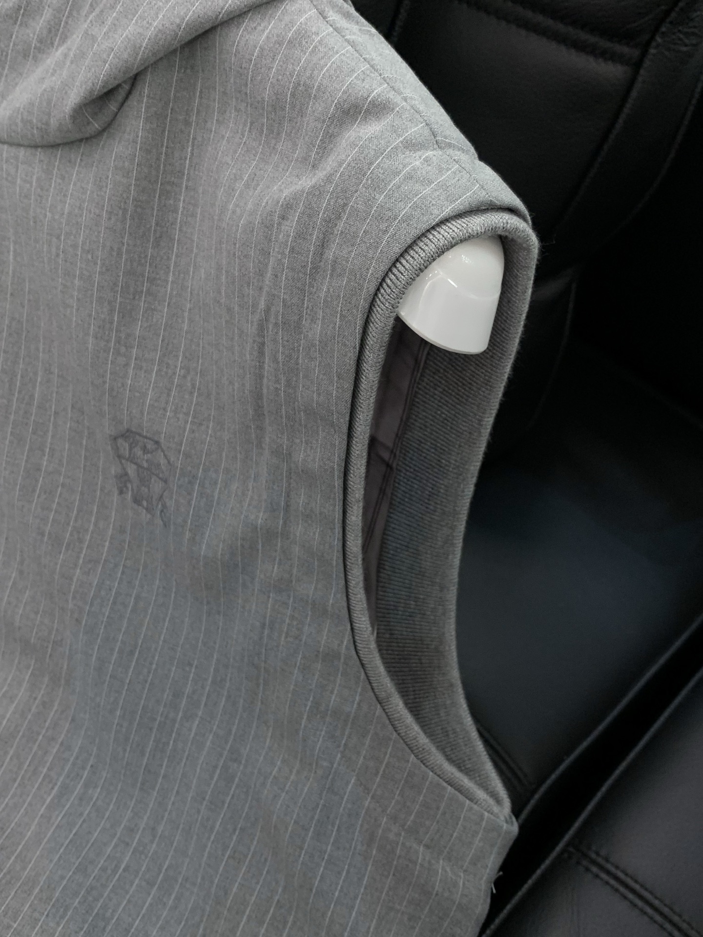 ，意大利神狮，2026春季最新品，专柜同步有售，原单狠货，时尚休闲连帽马甲，采用进口原版面料，顶级刺绣🪡