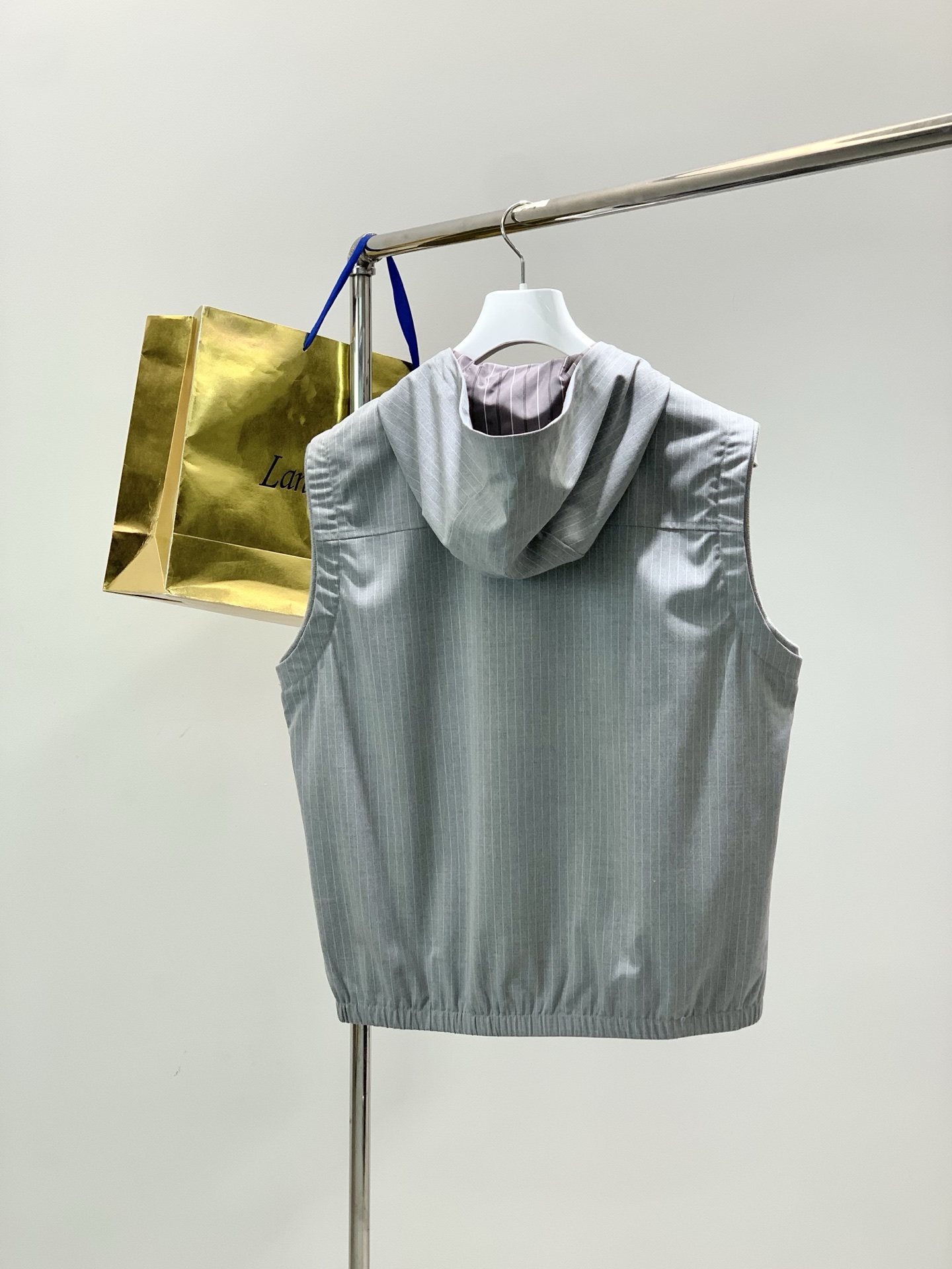 ，意大利神狮，2026春季最新品，专柜同步有售，原单狠货，时尚休闲连帽马甲，采用进口原版面料，顶级刺绣🪡