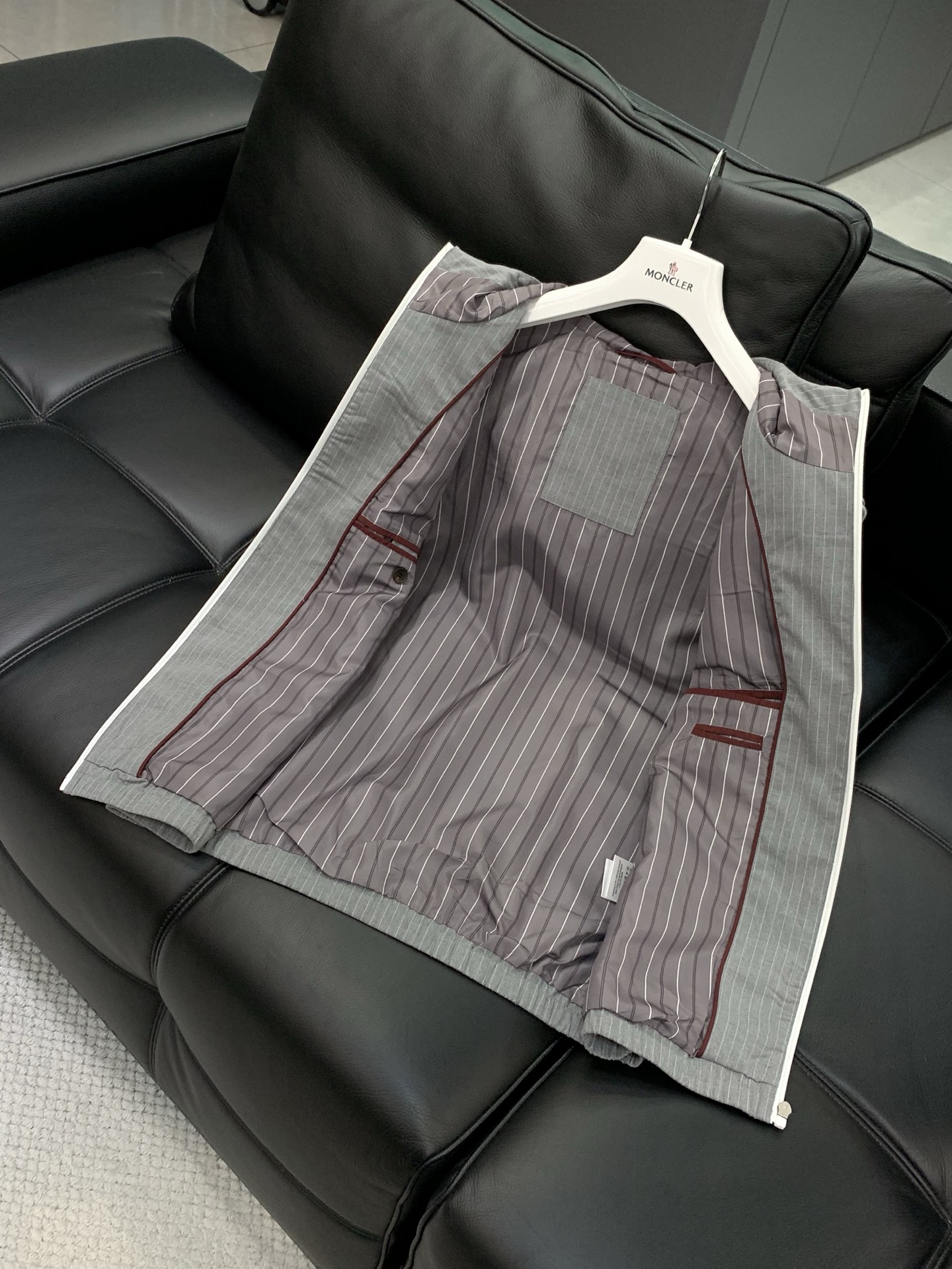 ，意大利神狮，2026春季最新品，专柜同步有售，原单狠货，时尚休闲连帽马甲，采用进口原版面料，顶级刺绣🪡