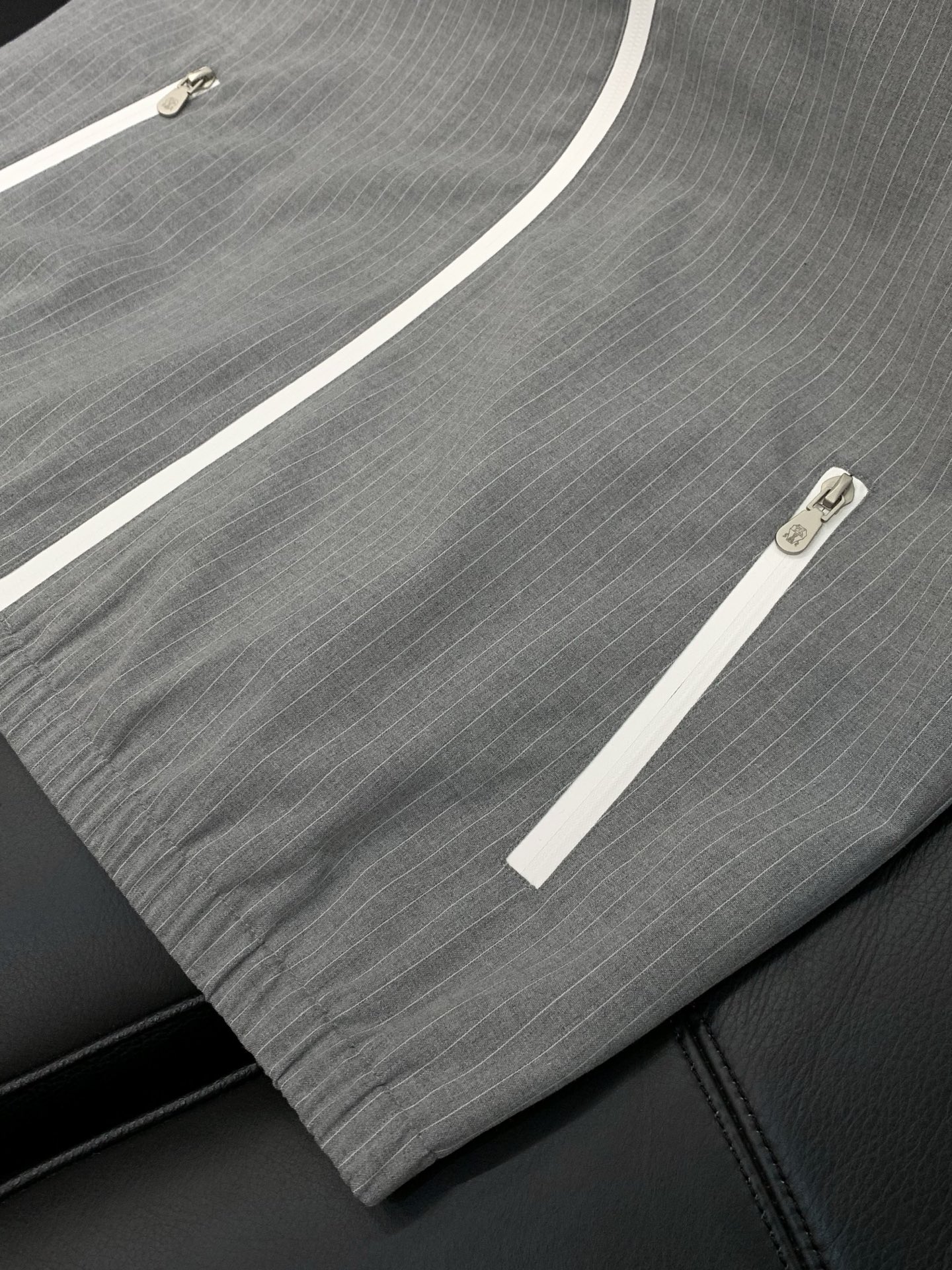 ，意大利神狮，2026春季最新品，专柜同步有售，原单狠货，时尚休闲连帽马甲，采用进口原版面料，顶级刺绣🪡