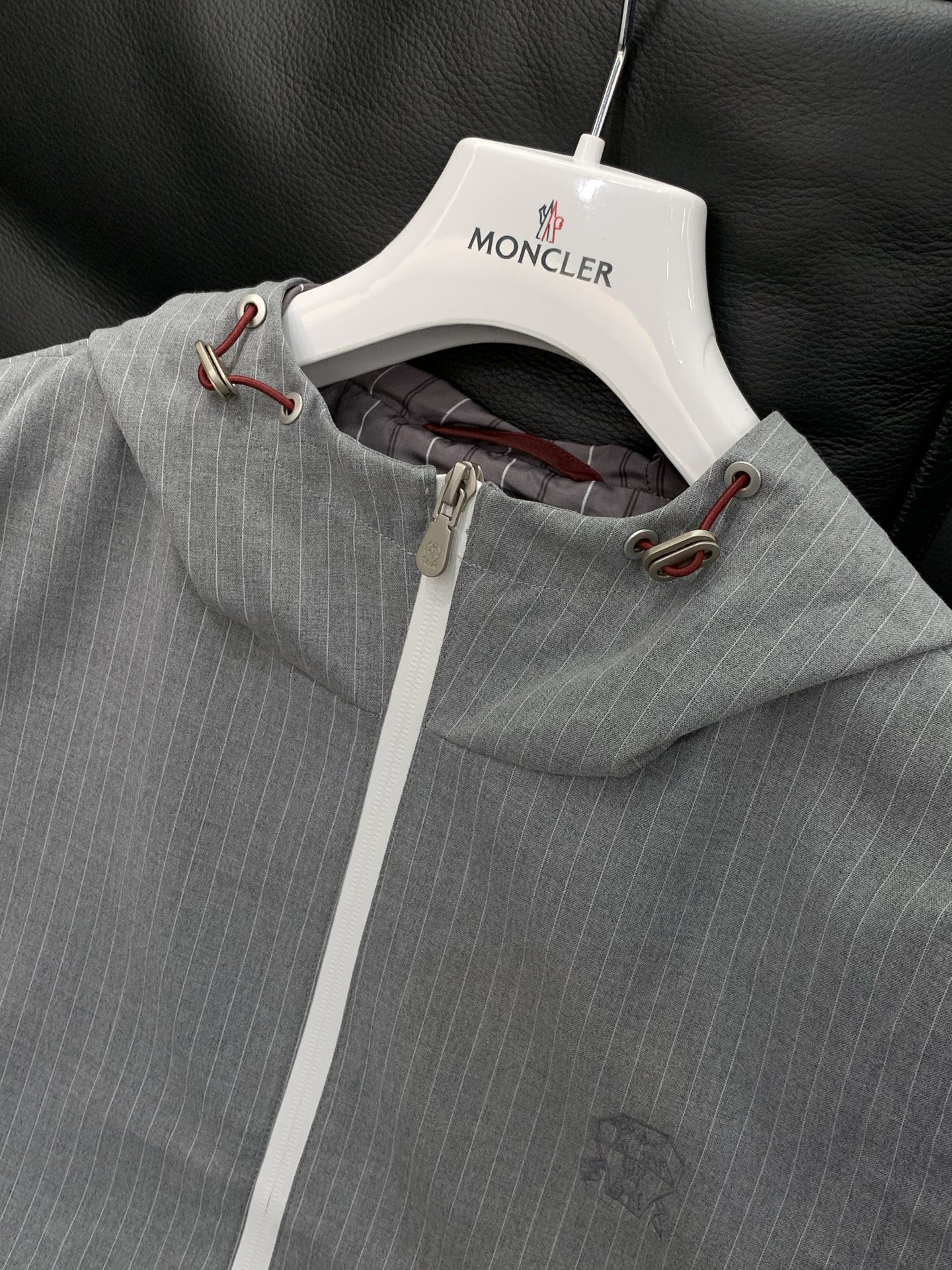 ，意大利神狮，2026春季最新品，专柜同步有售，原单狠货，时尚休闲连帽马甲，采用进口原版面料，顶级刺绣🪡