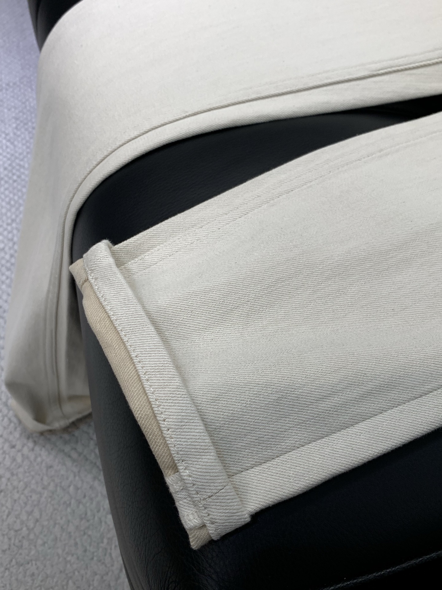 ，意大利神狮，时尚品牌，2026春季新品，时尚休闲水洗牛仔裤，专柜同步有售，原单狠货，采用进口原版面料，