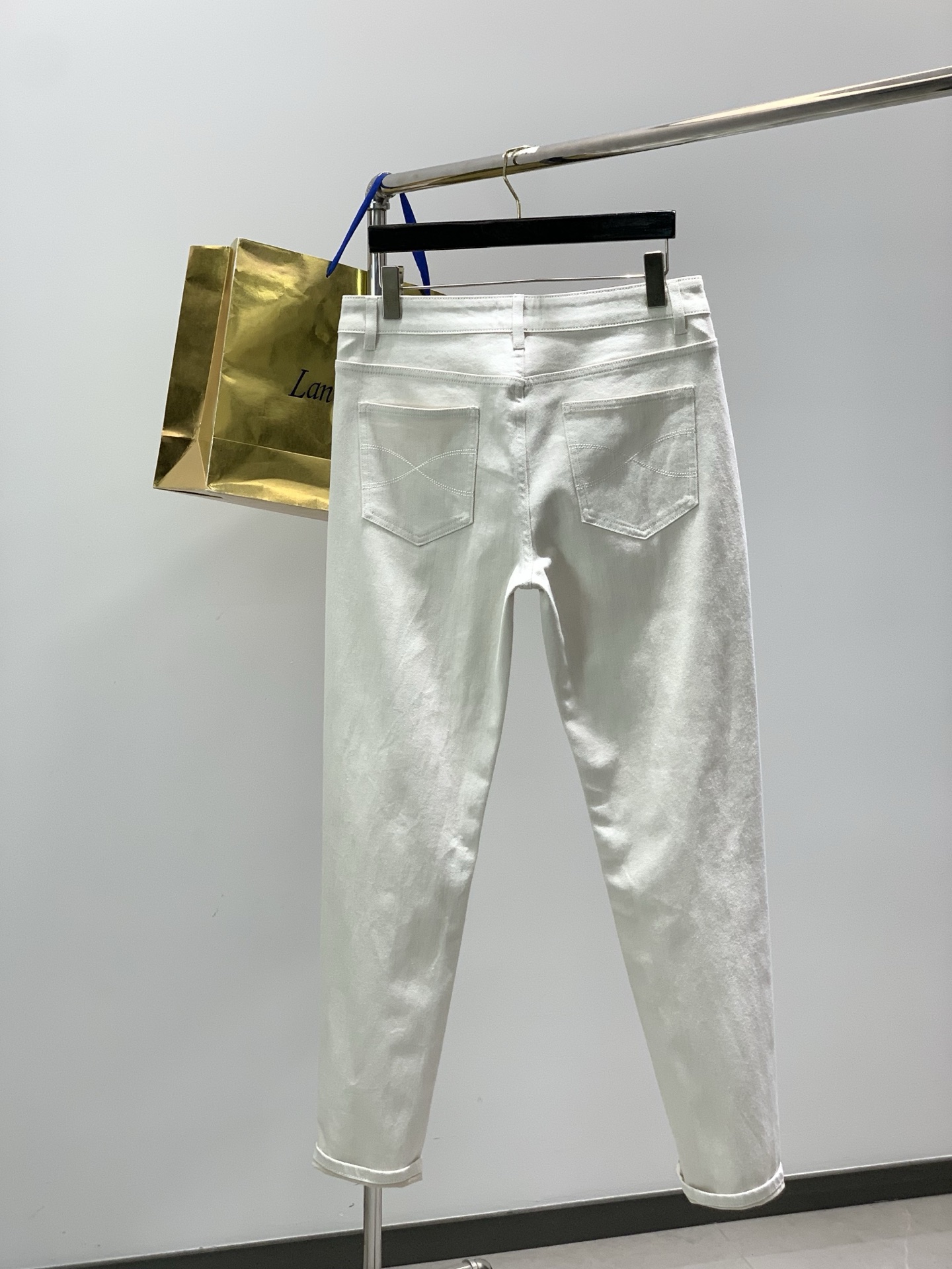 ，意大利神狮，时尚品牌，2026春季新品，时尚休闲水洗牛仔裤，专柜同步有售，原单狠货，采用进口原版面料，