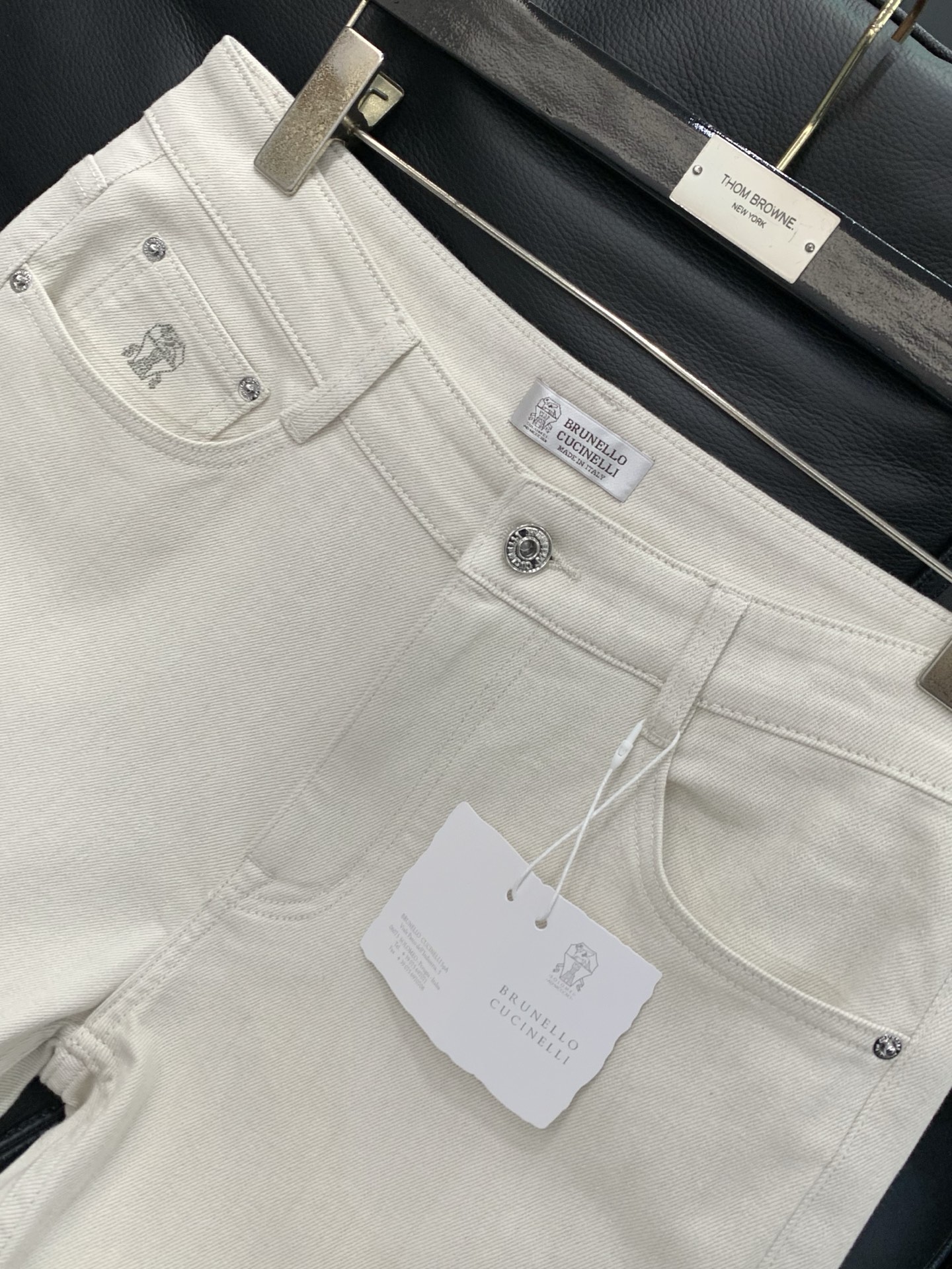 ，意大利神狮，时尚品牌，2026春季新品，时尚休闲水洗牛仔裤，专柜同步有售，原单狠货，采用进口原版面料，