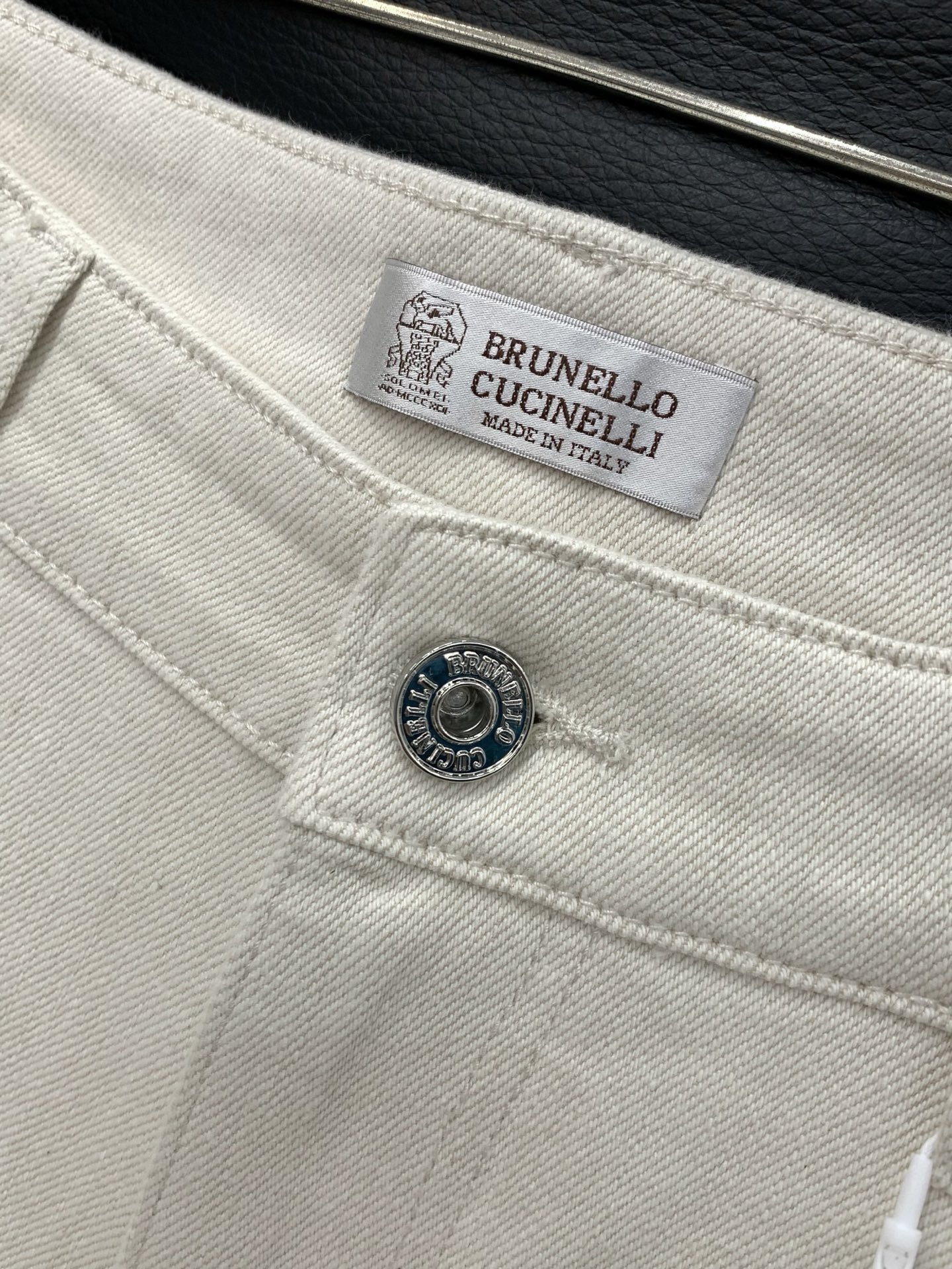 ，意大利神狮，时尚品牌，2026春季新品，时尚休闲水洗牛仔裤，专柜同步有售，原单狠货，采用进口原版面料，