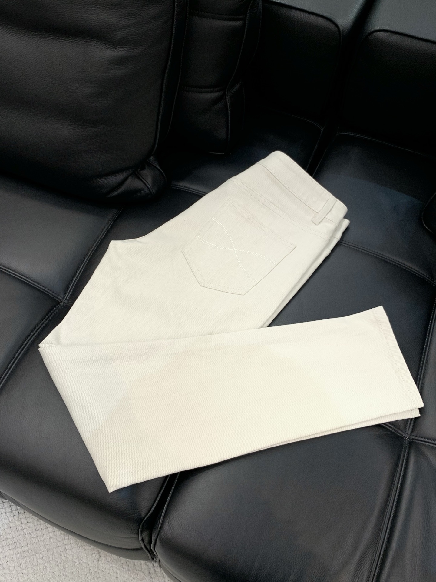 ，意大利神狮，时尚品牌，2026春季新品，时尚休闲水洗牛仔裤，专柜同步有售，原单狠货，采用进口原版面料，