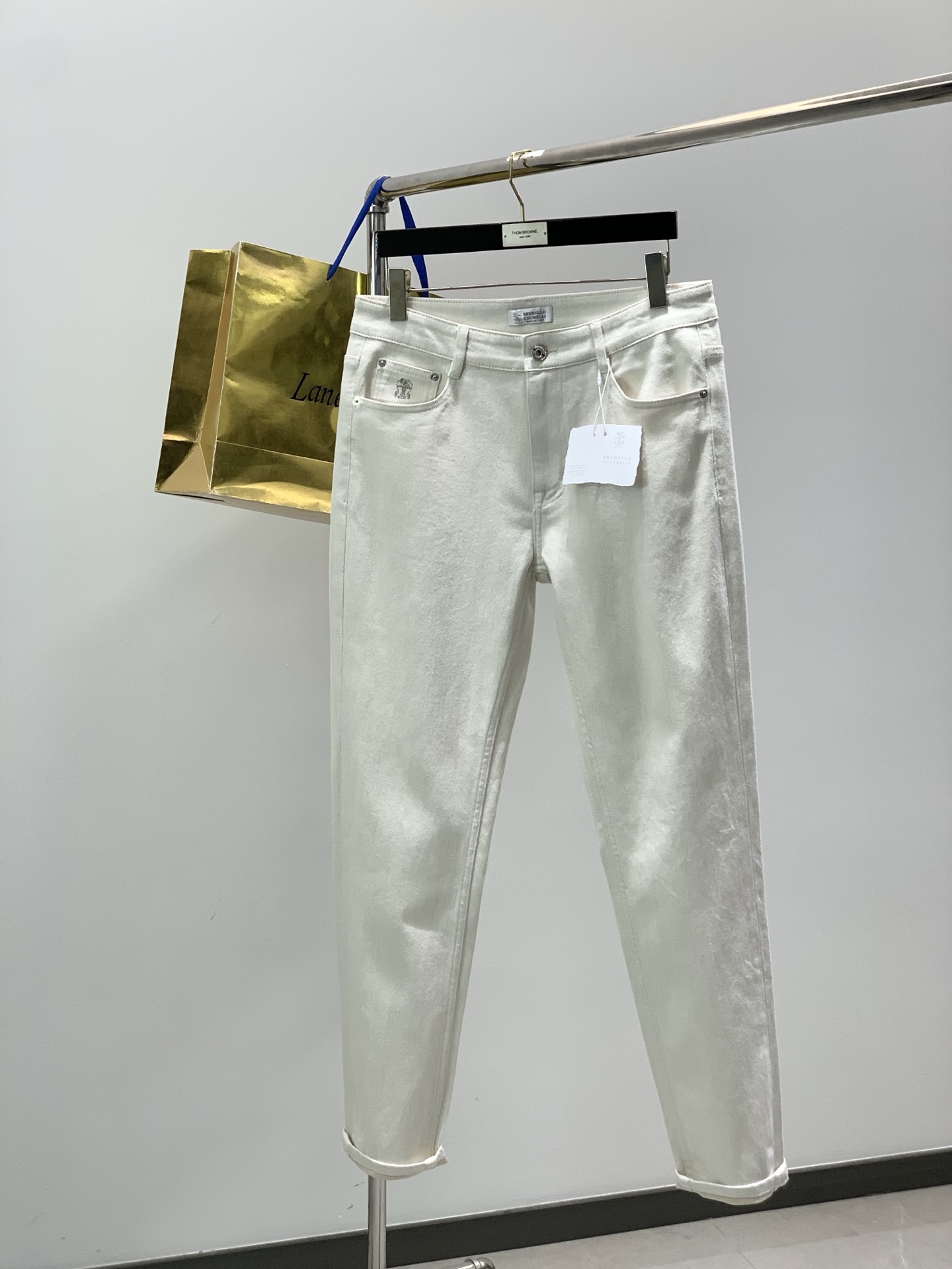 ，意大利神狮，时尚品牌，2026春季新品，时尚休闲水洗牛仔裤，专柜同步有售，原单狠货，采用进口原版面料，