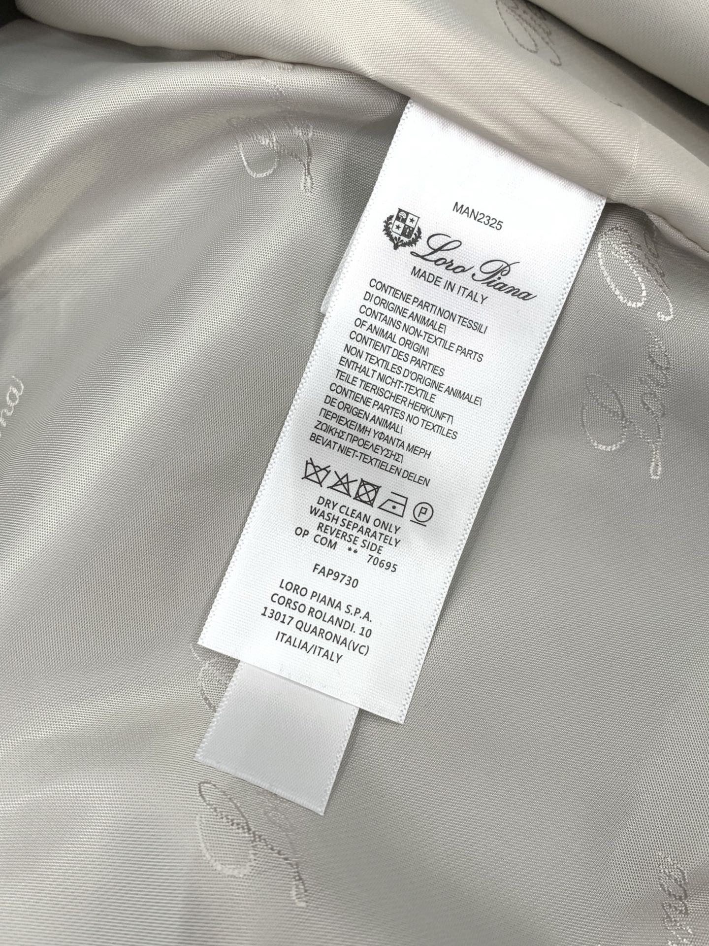 ，Loro Piana(Loro Piana )， 2026春季新品，时尚休闲西装外套，采用进口原版面料